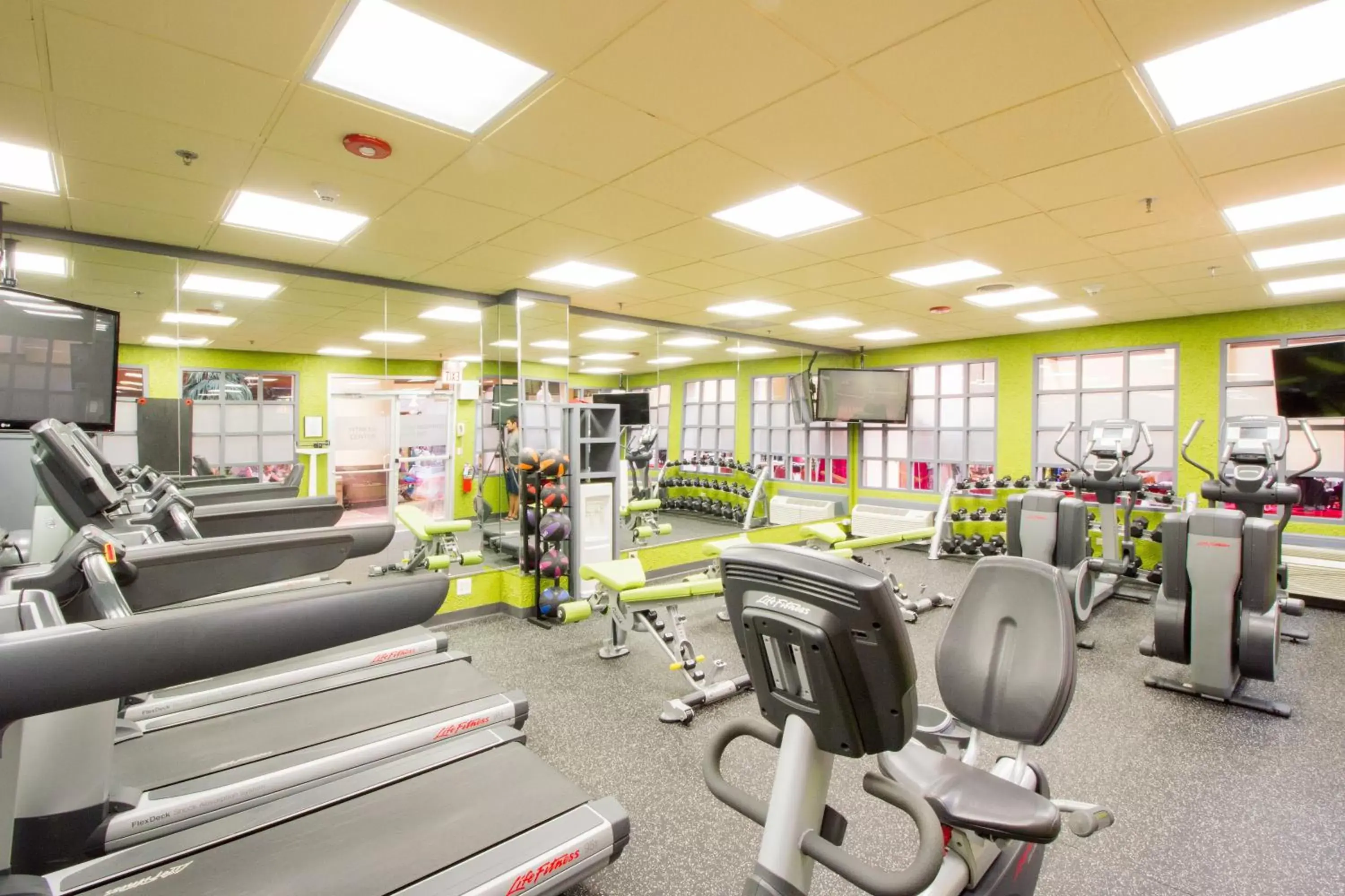 Spa and wellness centre/facilities, Fitness Center/Facilities in Holiday Inn Chicago North Shore, an IHG Hotel