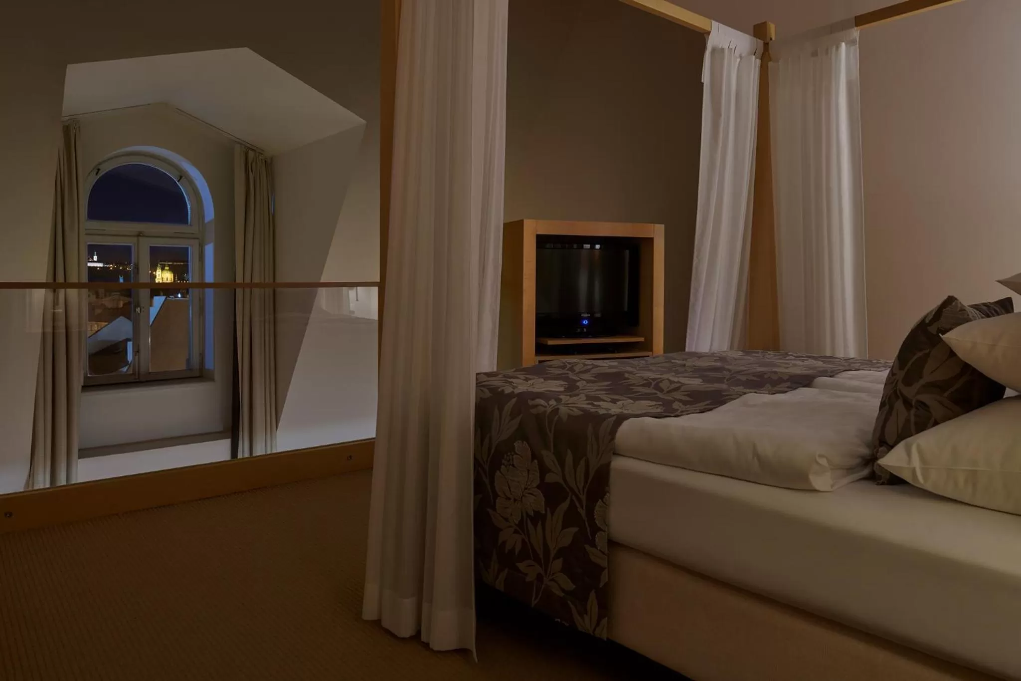Landmark view, Bed in Ventana Hotel Prague