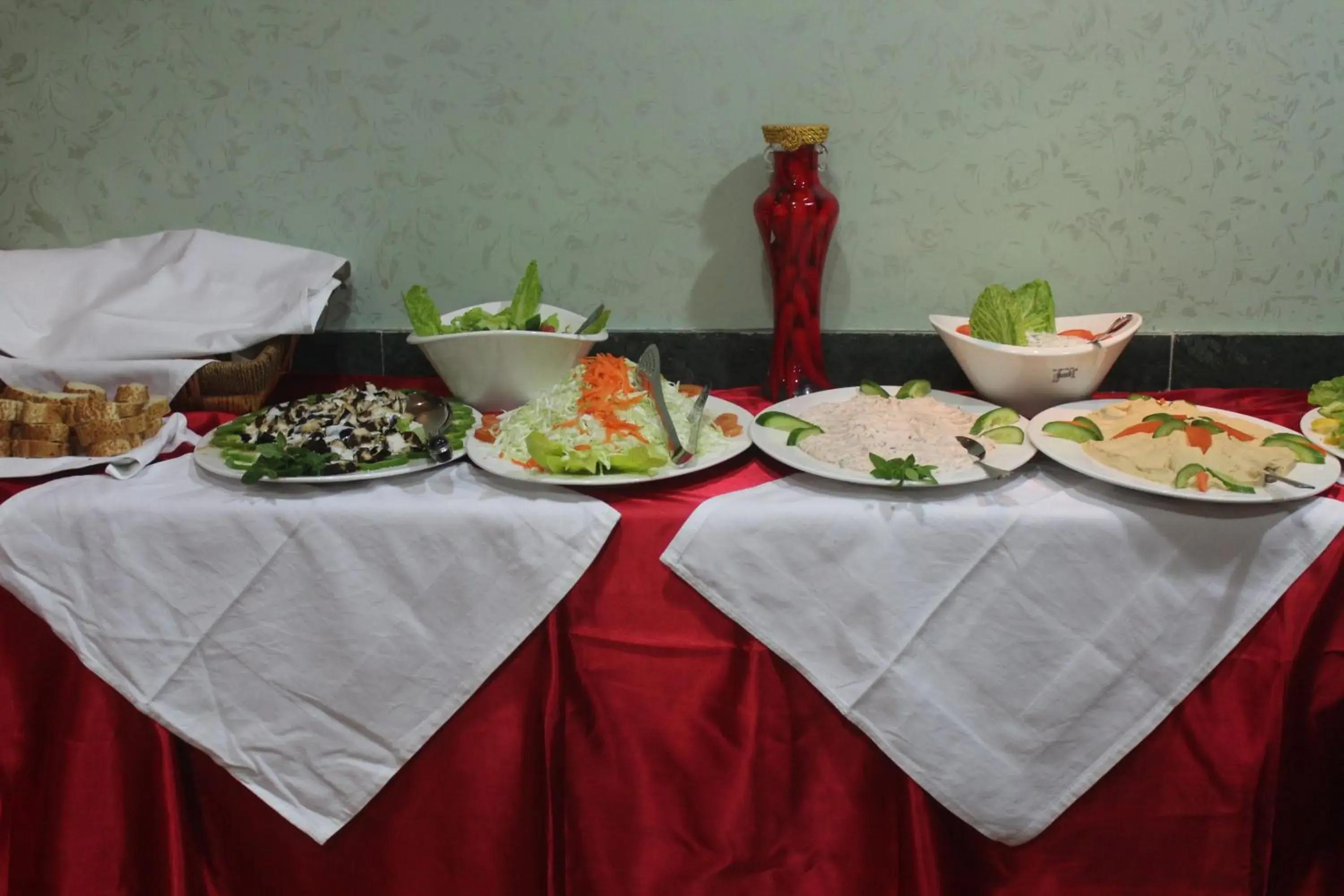 Restaurant/places to eat in Al Qidra Hotel & Suites Aqaba