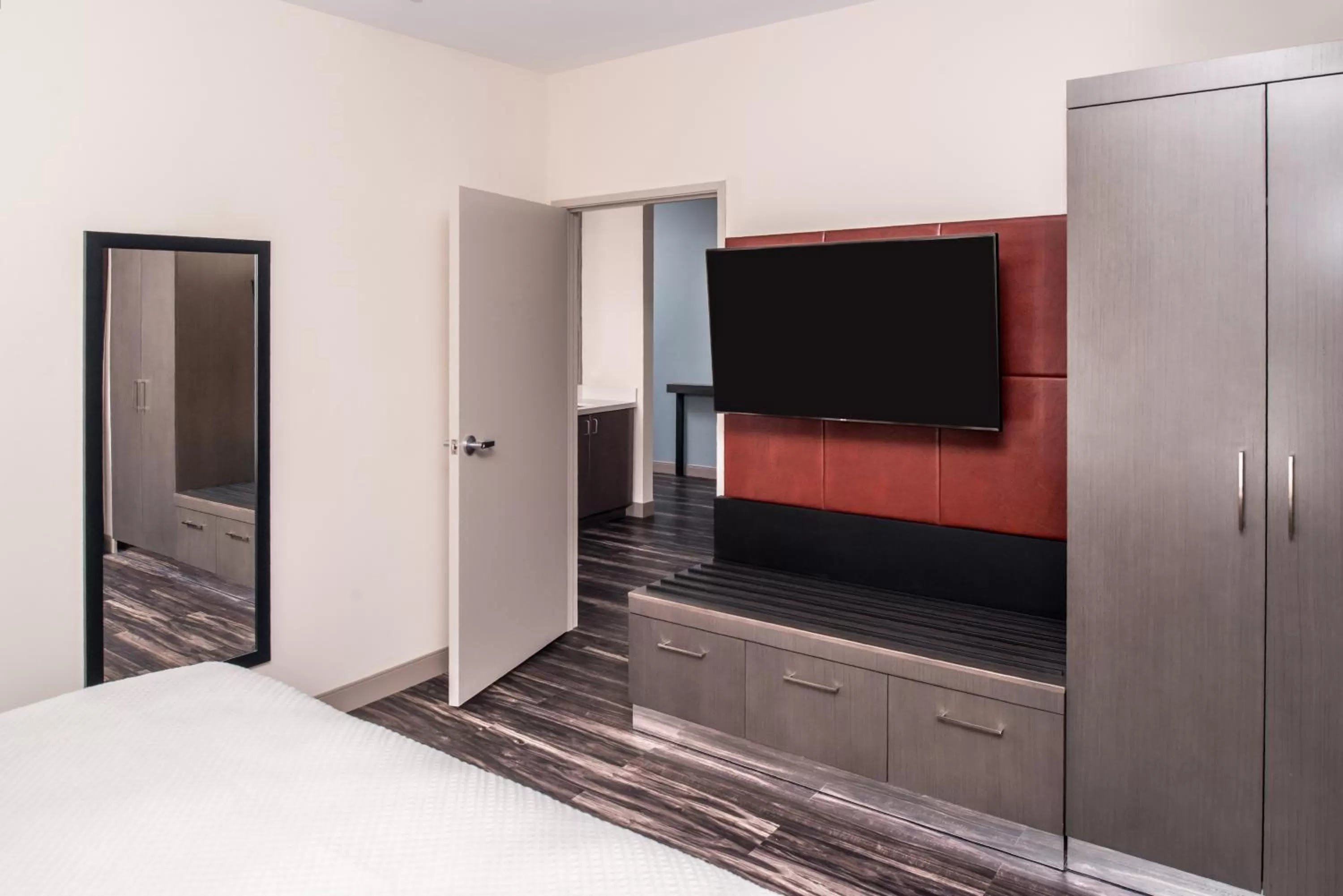 Photo of the whole room, Bed in Hotel Indigo Frisco by IHG