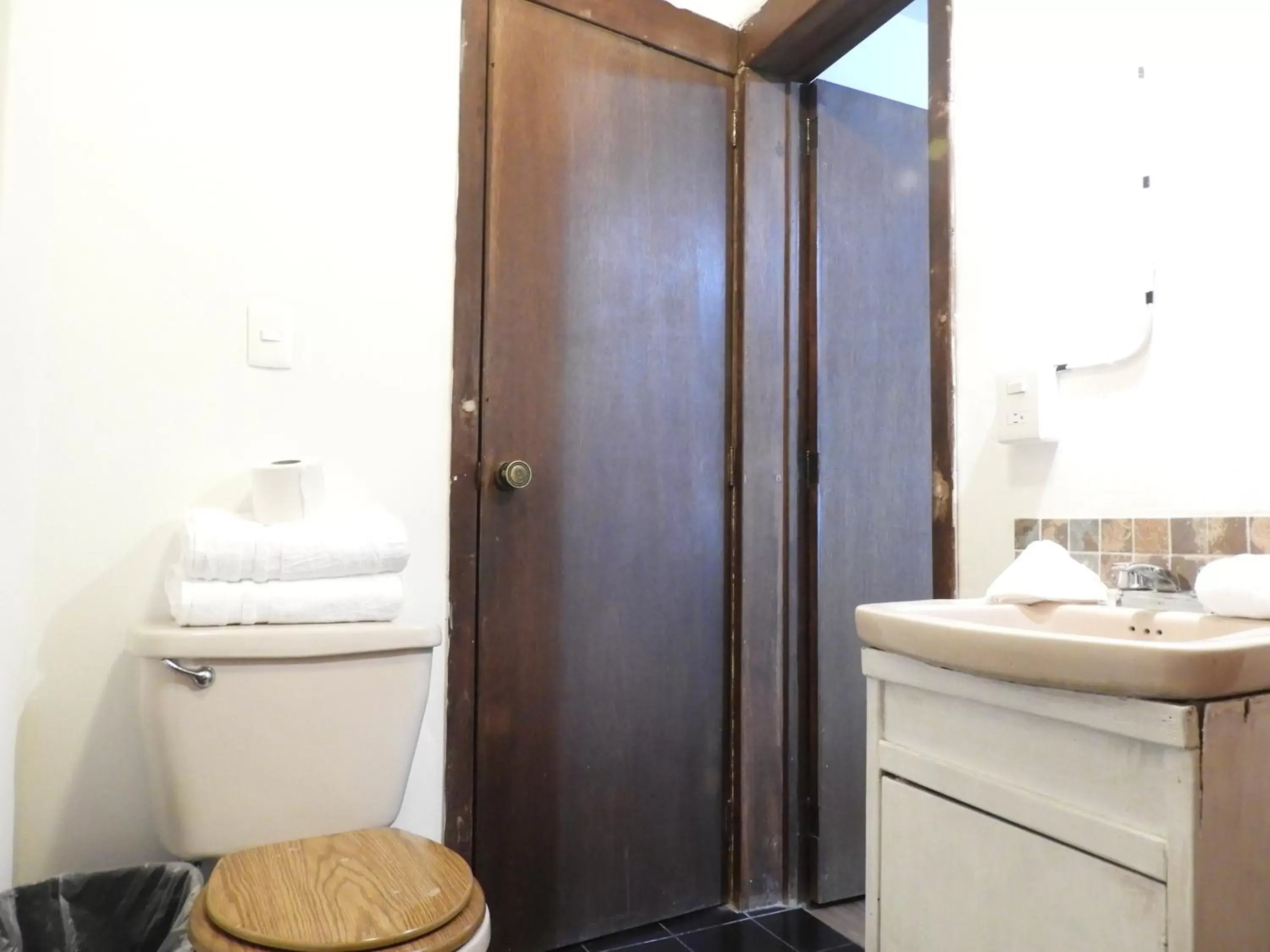 Bathroom in El Refugio de San Matías