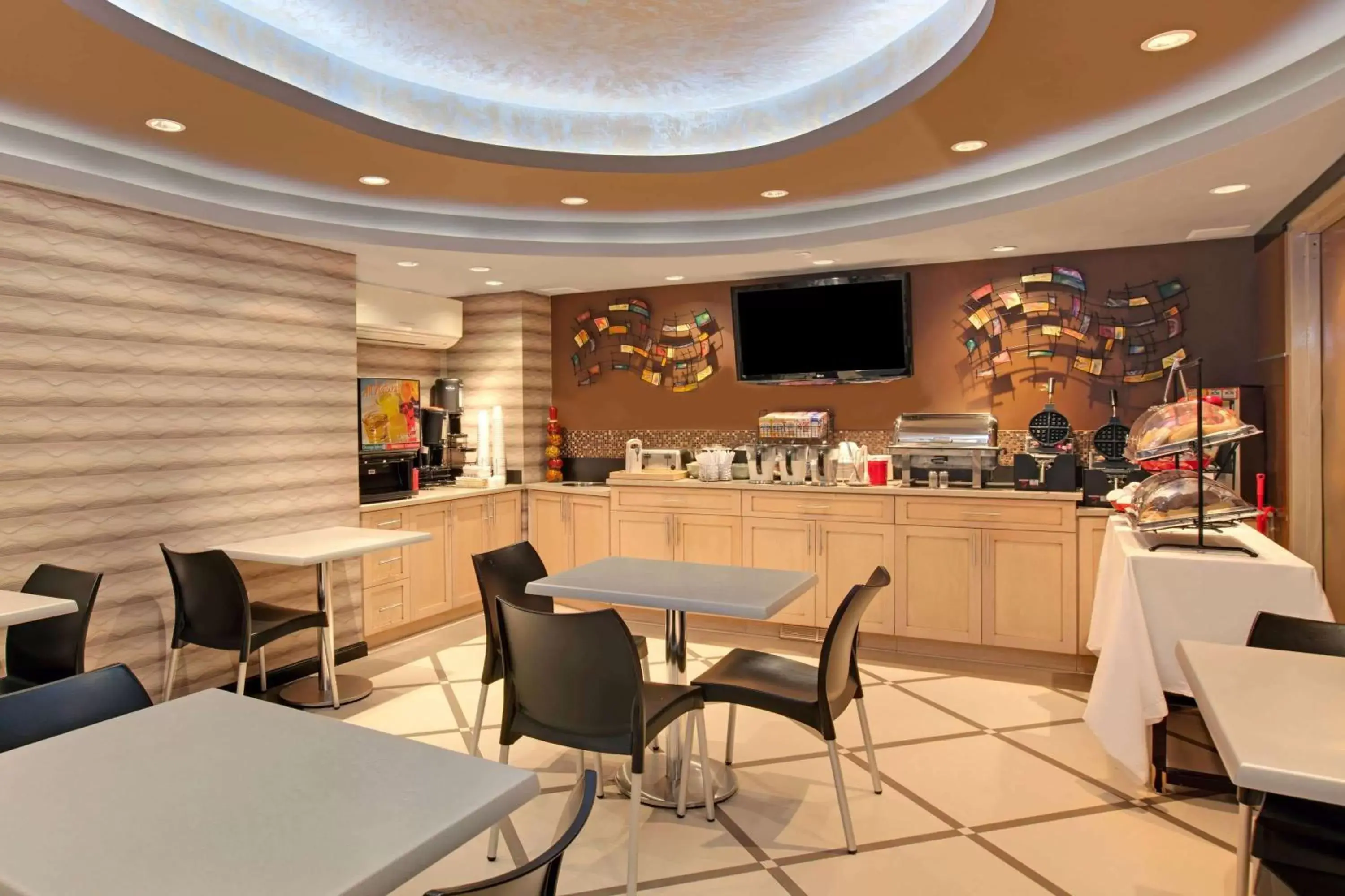 Restaurant/places to eat in Ramada by Wyndham Bronx Restaurant/places to eat in Ramada by Wyndham Bronx