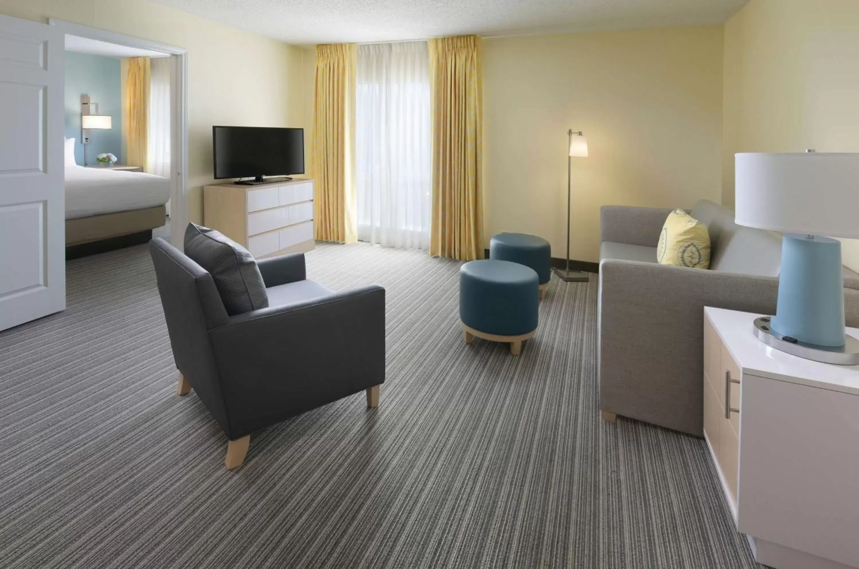 Photo of the whole room, Seating Area in Sonesta ES Suites Wilmington - Newark