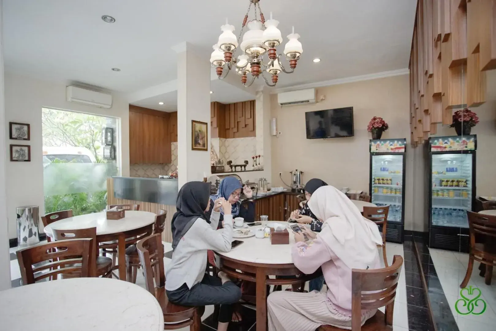 Restaurant/Places to Eat in Selaras Inn Syariah