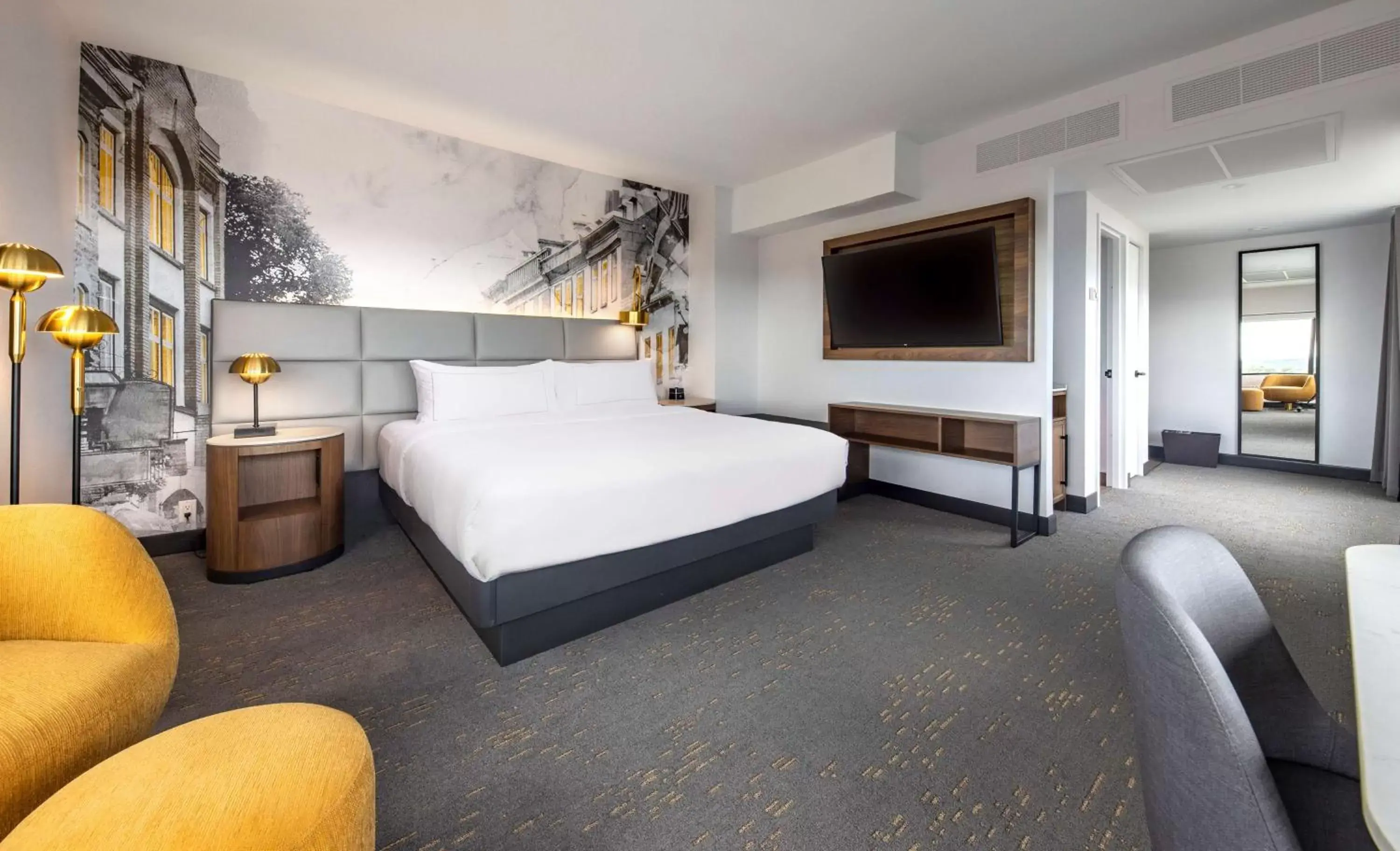 1 King Deluxe Old Quebec River View in Hilton Quebec 1 King Deluxe Old Quebec River View in Hilton Quebec