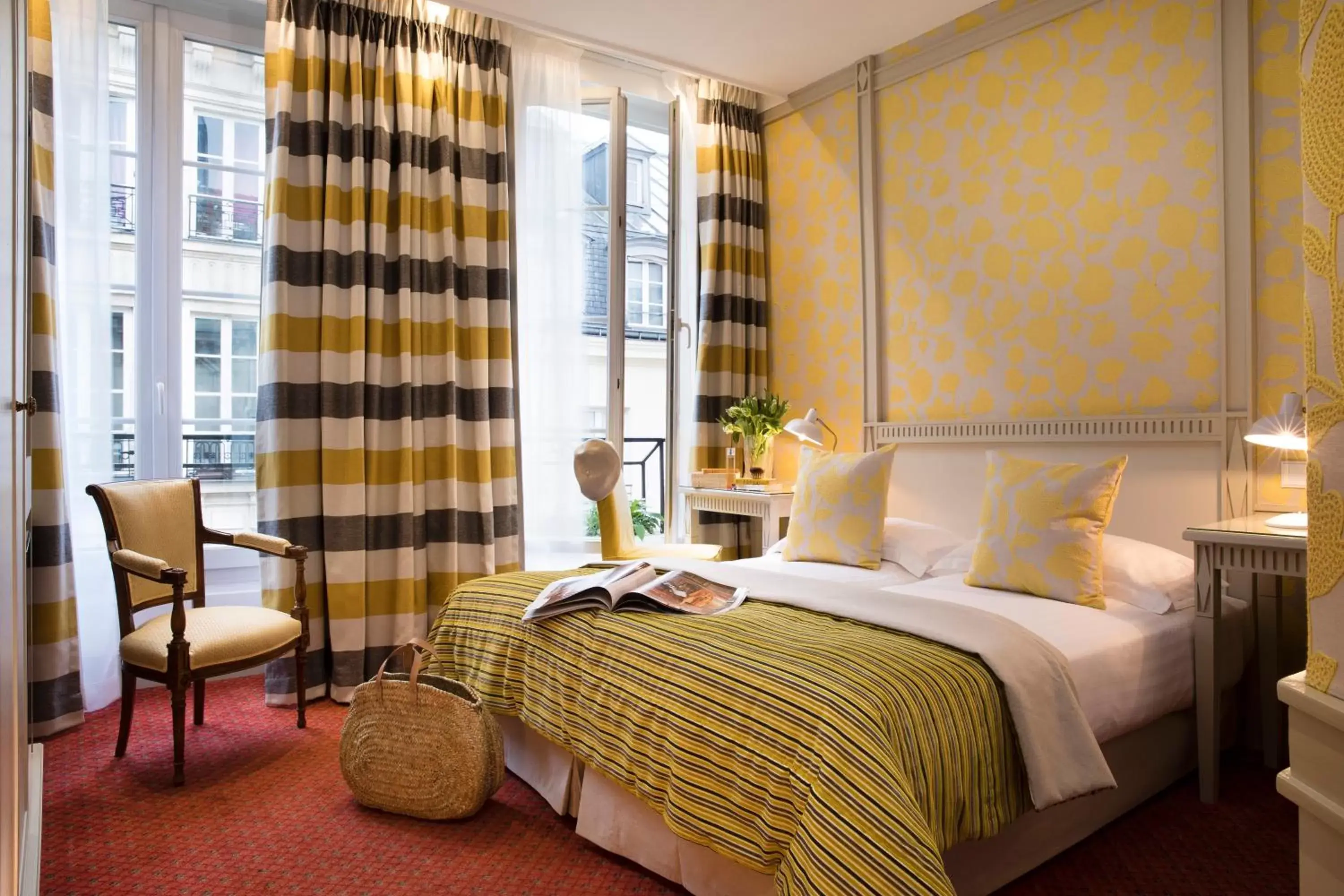 Photo of the whole room, Bed in Hôtel Le Regent Paris