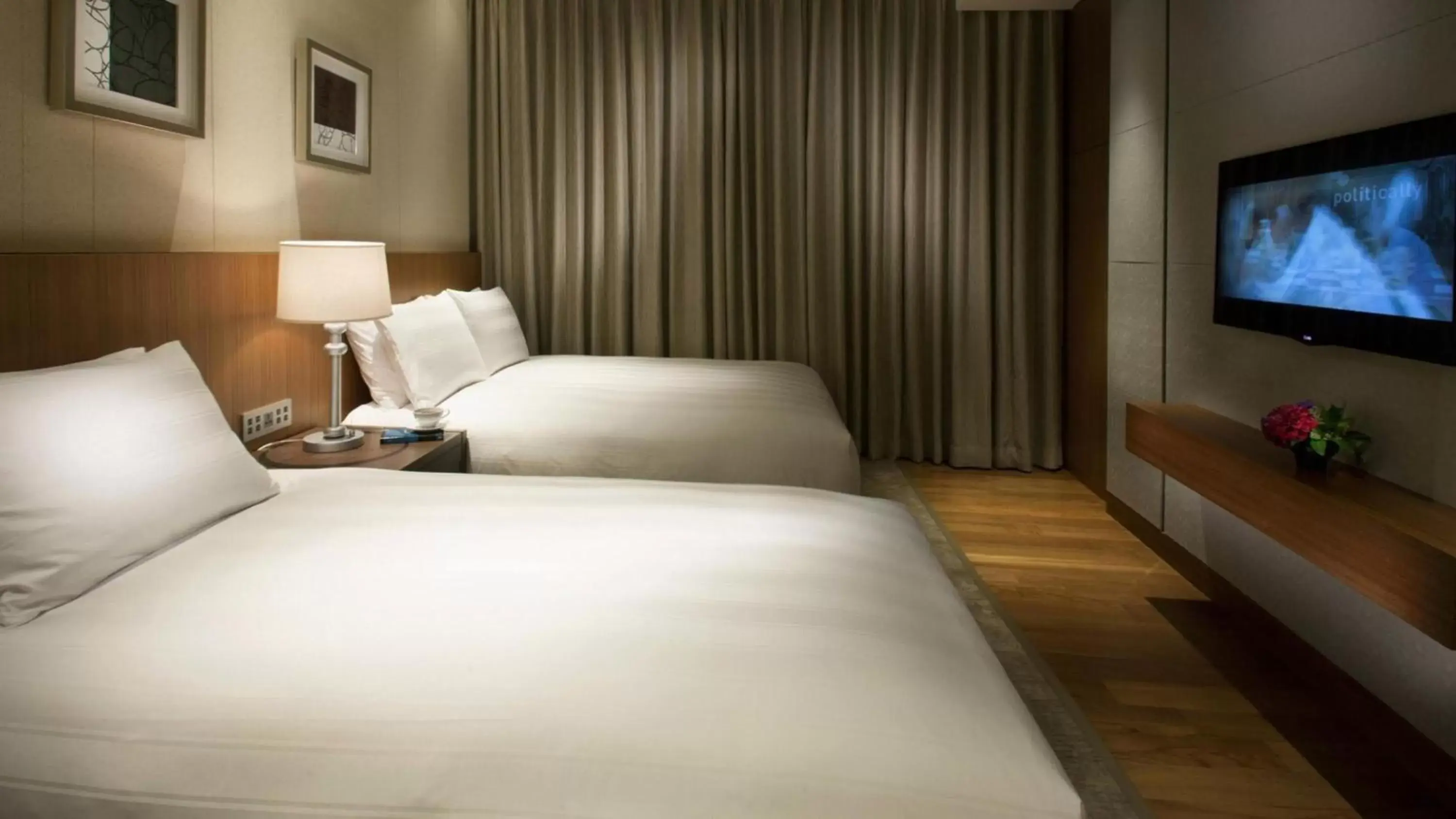 Bedroom, Bed in Lotte City Hotel Jeju