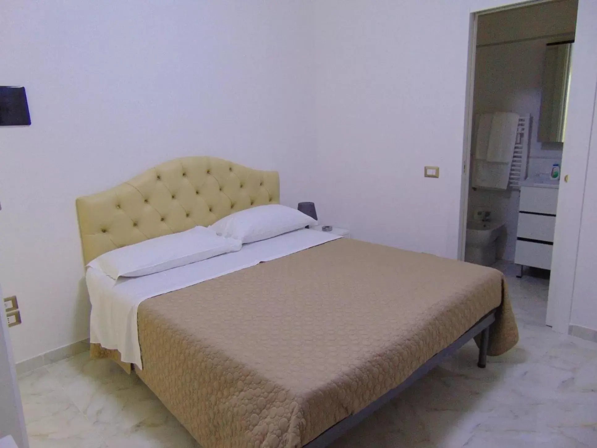Bedroom, Bed in Villa Celeste B&B