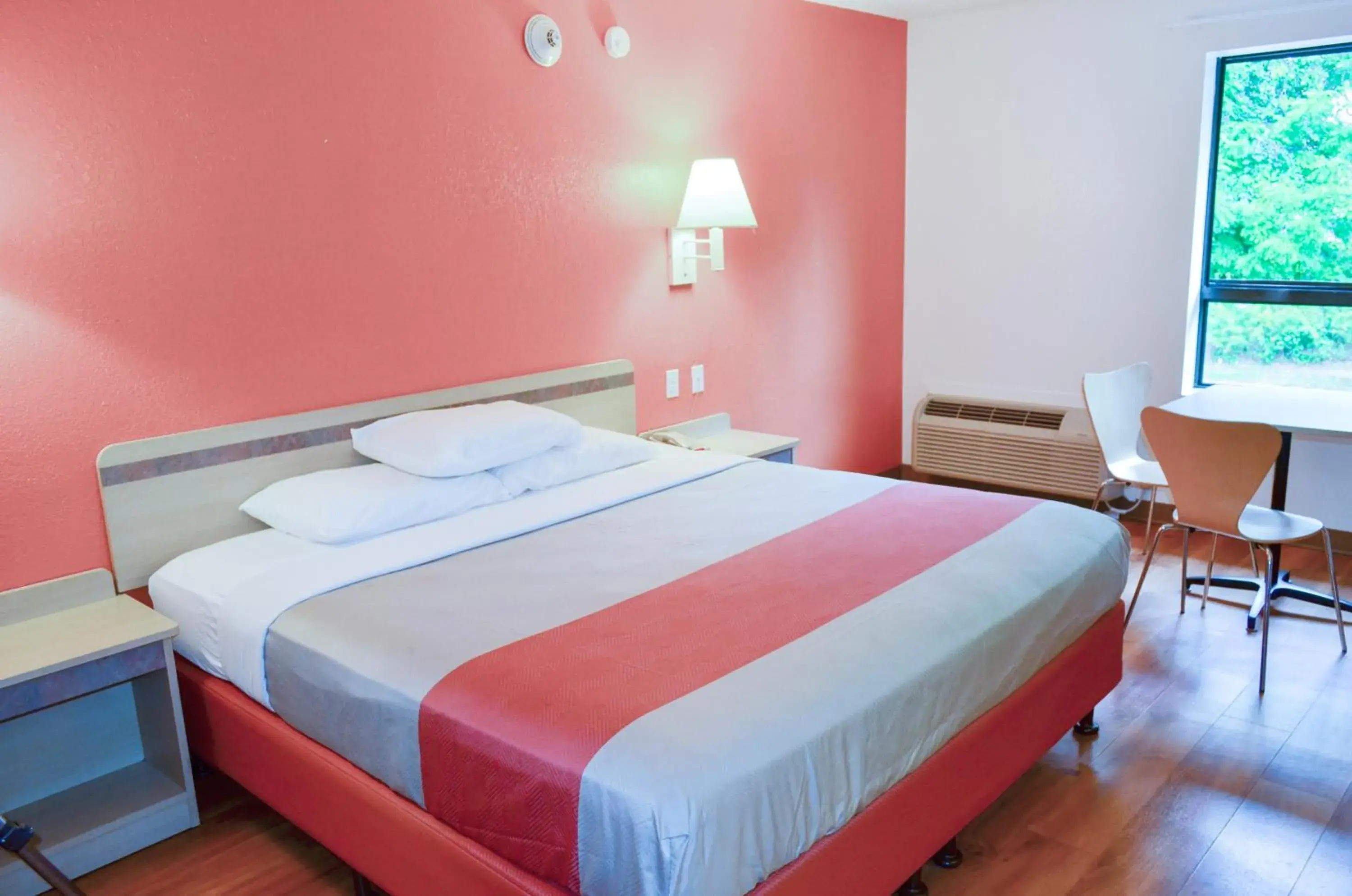 Bedroom, Bed in Motel 6-Albany, NY