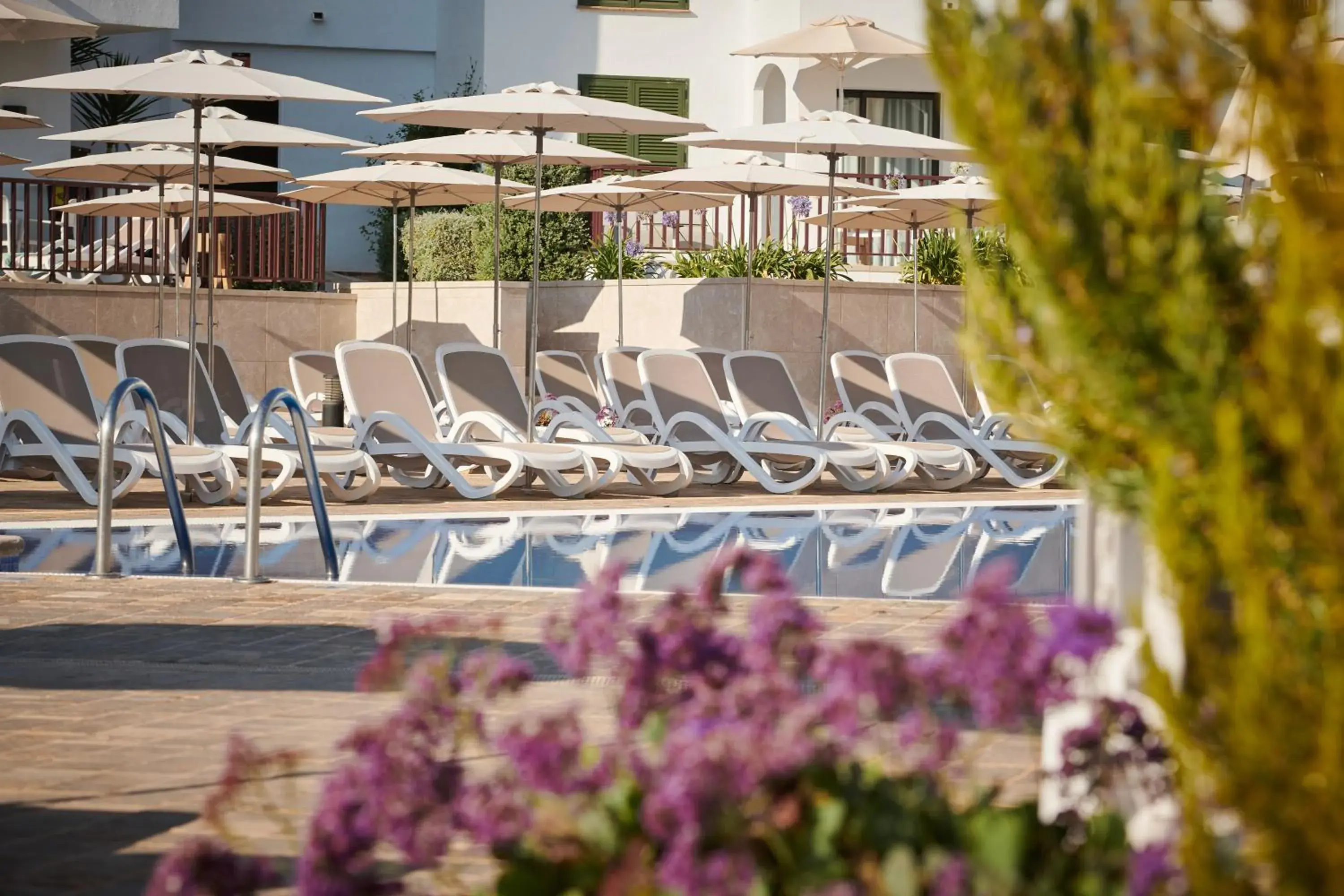 Swimming pool in Hipotels Cala Bona Club