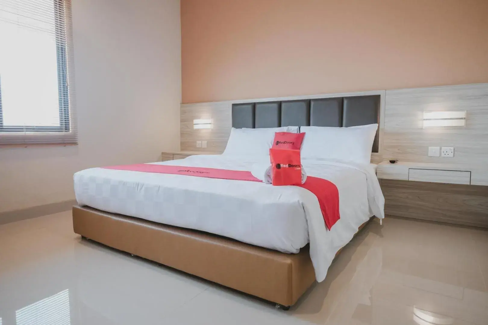 Bedroom, Bed in RedDoorz Plus near Ferry Terminal Batam Center