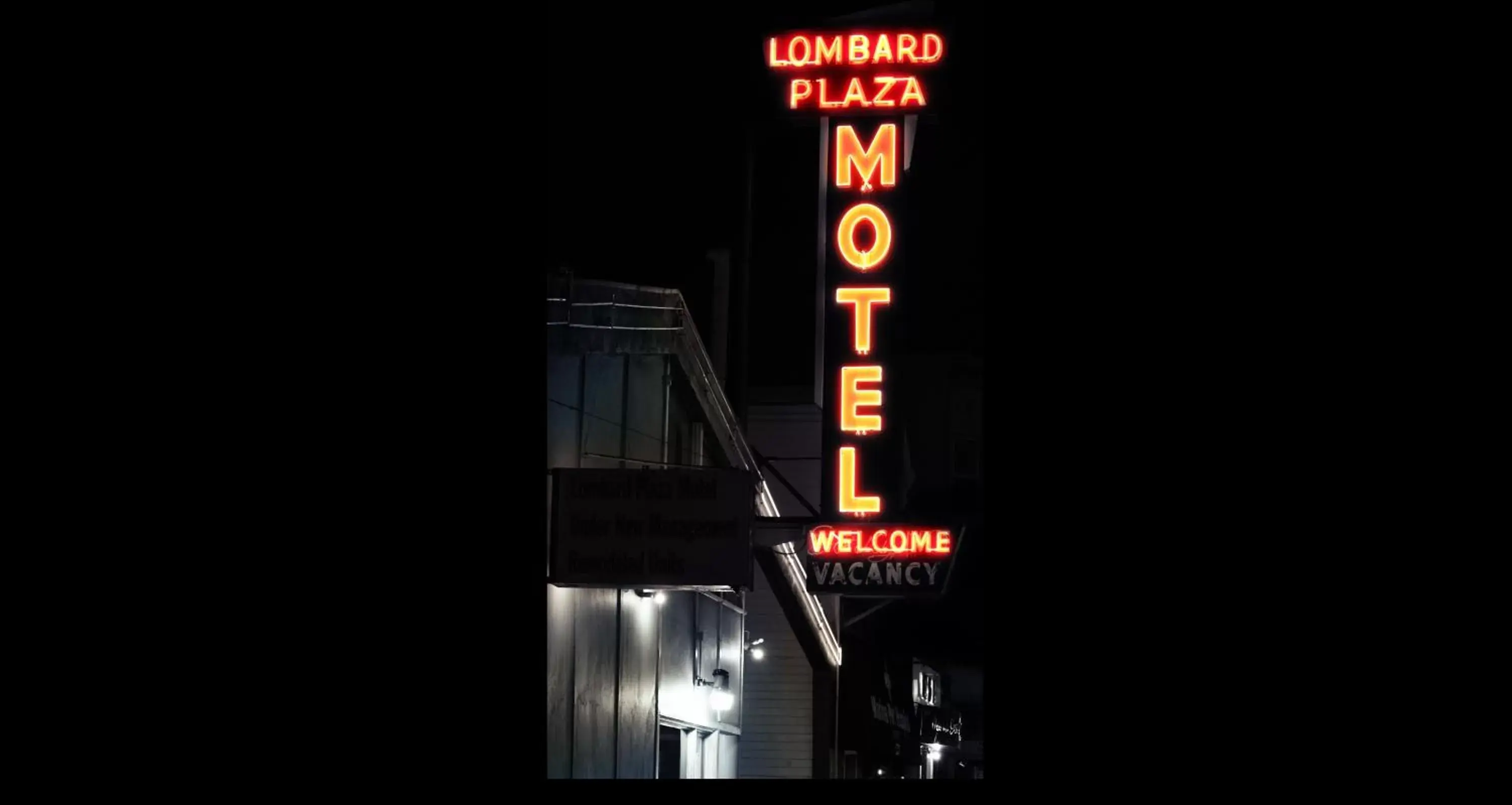 Night, Property Building in Lombard Plaza Motel