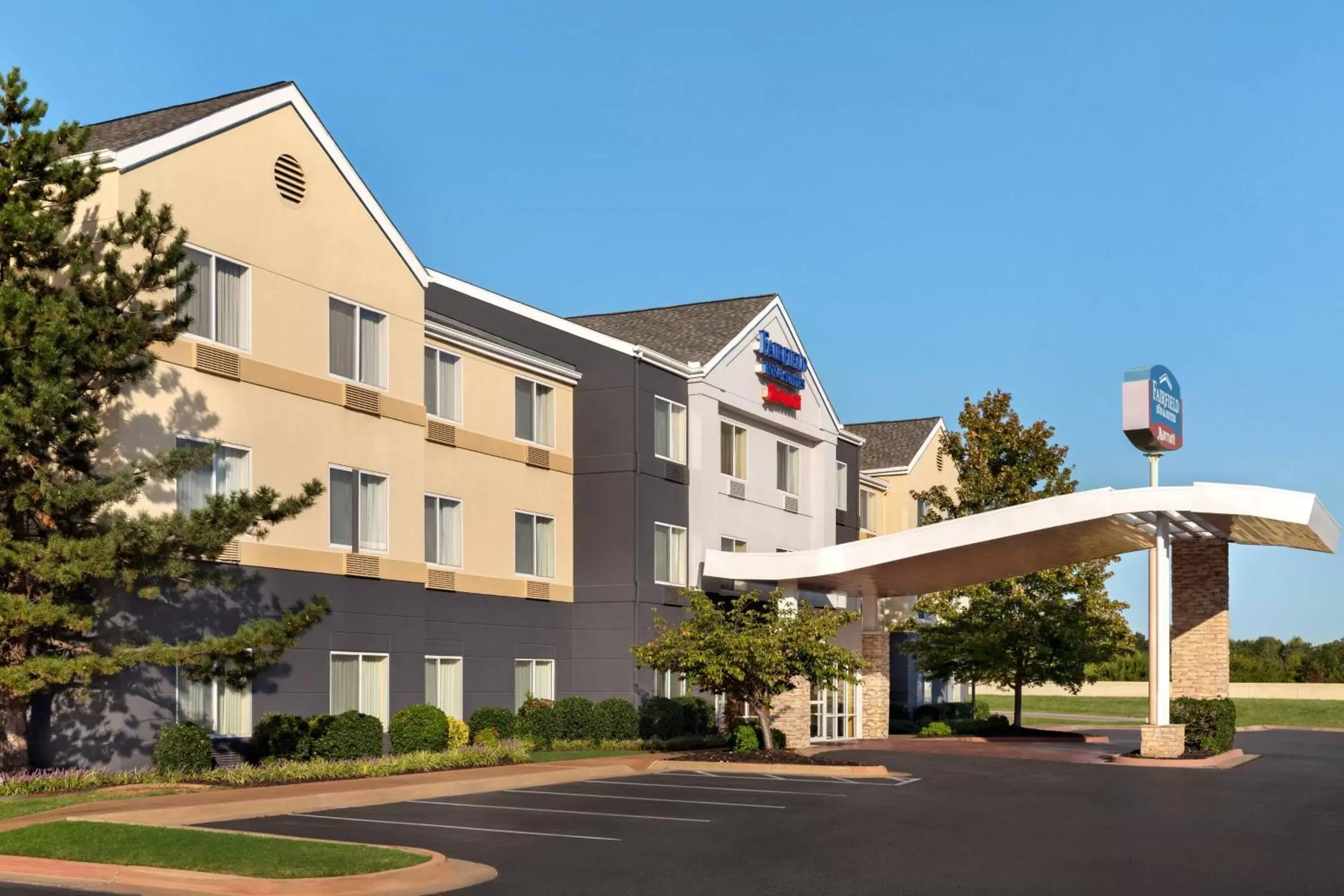 Property Building in Fairfield Inn & Suites by Marriott Tulsa Central