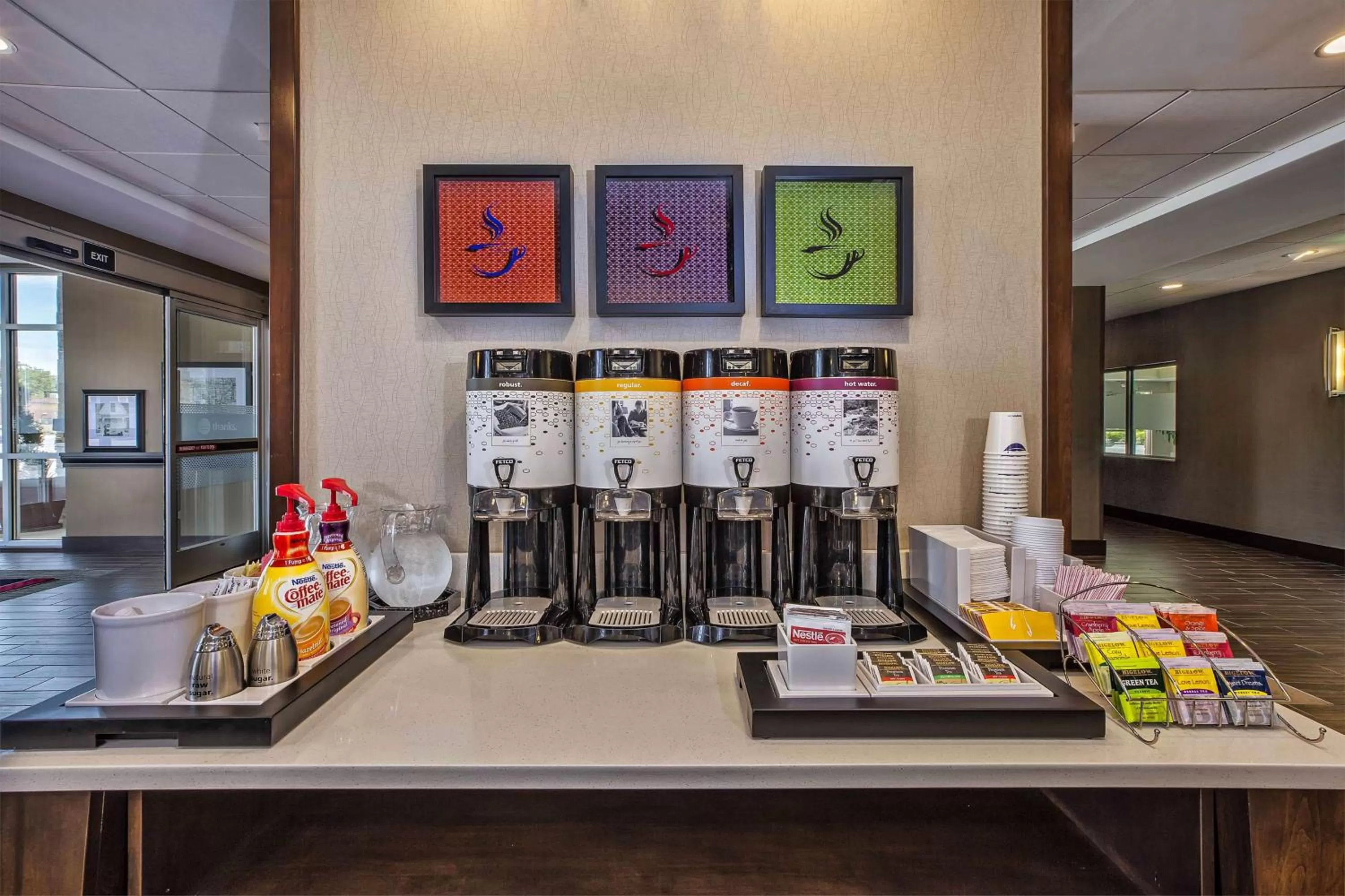 Dining area in Hampton Inn by Hilton West Bloomfield Novi