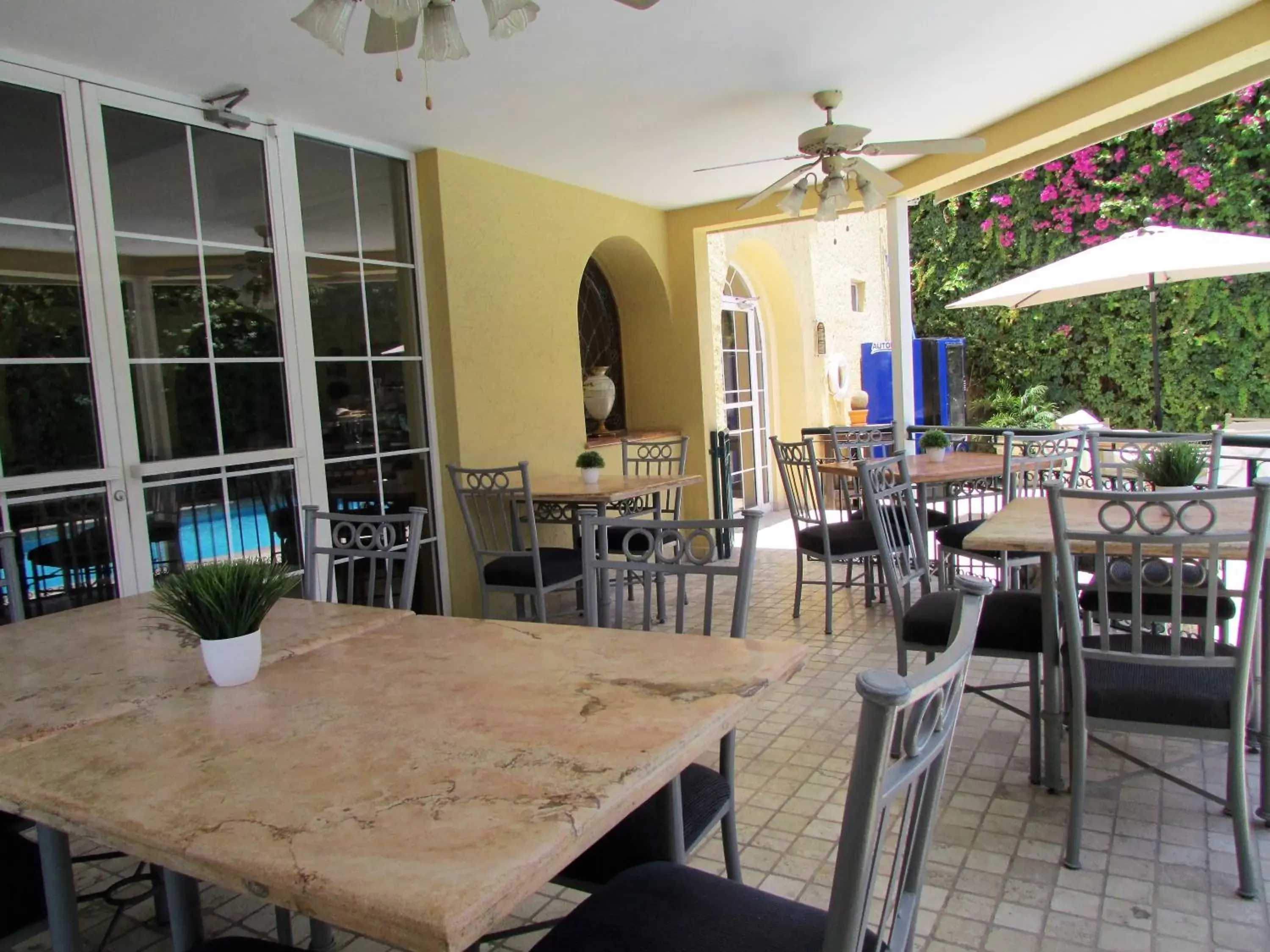 Balcony/Terrace, Restaurant/Places to Eat in Best Western Hotel Posada Del Rio Express