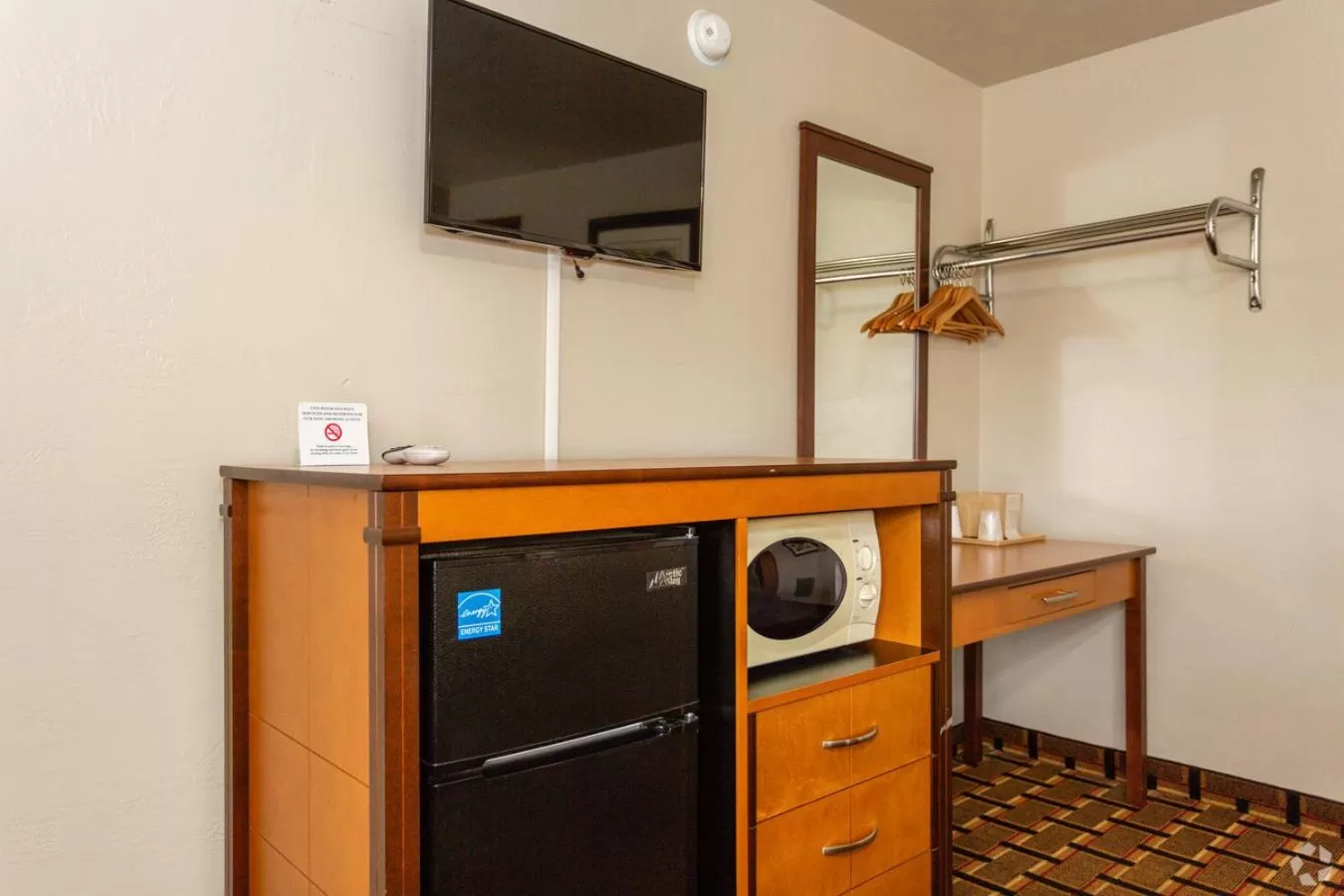 King Room with Kitchenette in Anchor Bay Inn near Winchester Bay