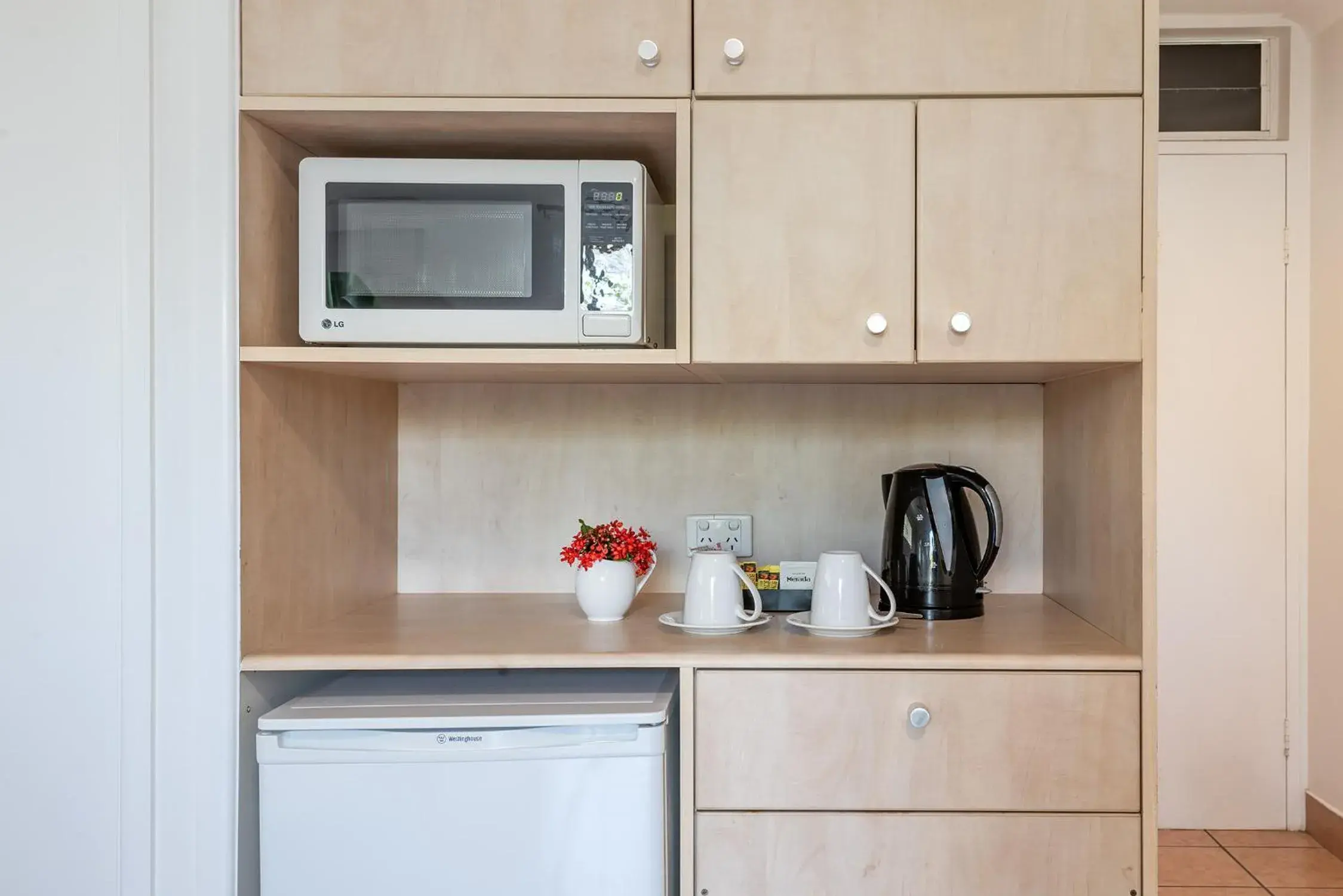 Kitchen/Kitchenette in Anchor Motel Noosa