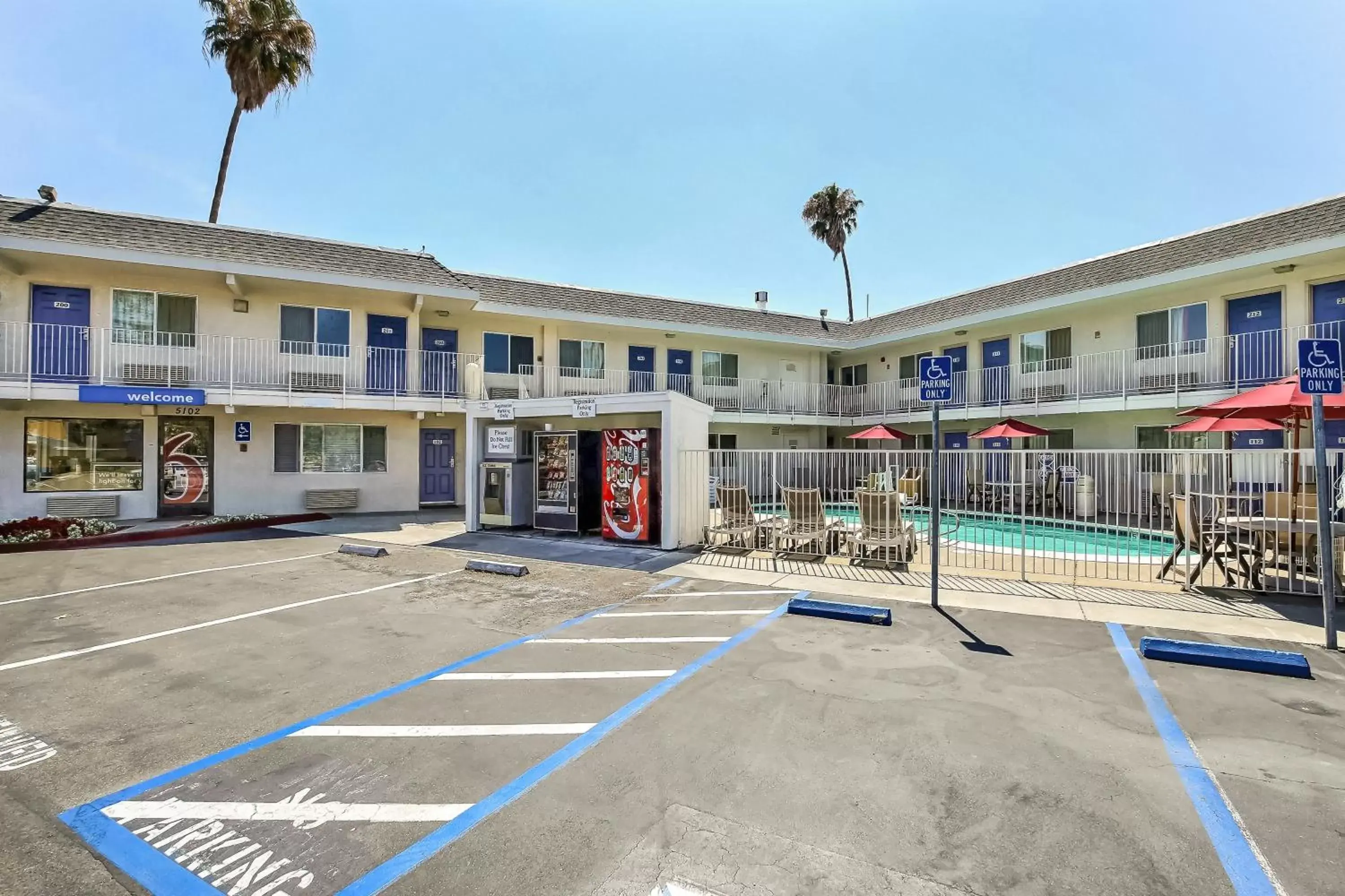 Facade/entrance, Property Building in Motel 6-Pleasanton, CA