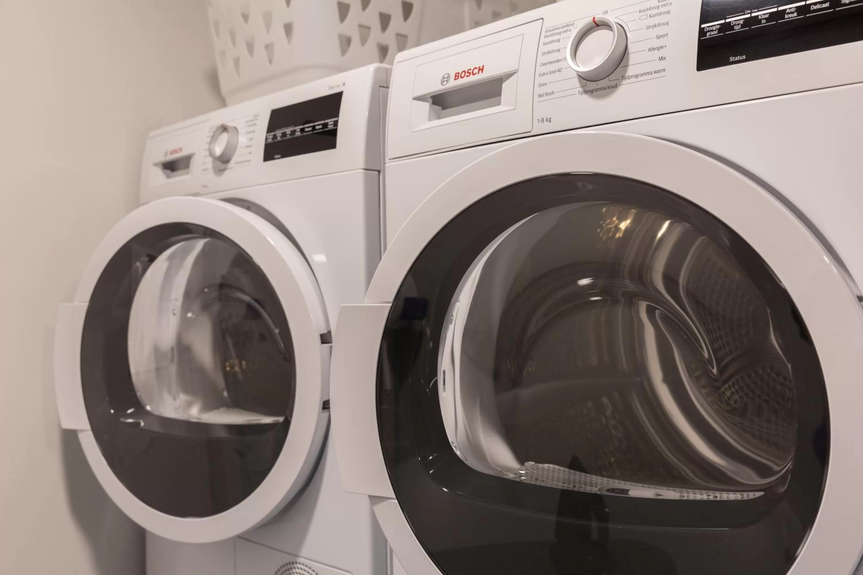 Area and facilities in PREMIER SUITES Rotterdam