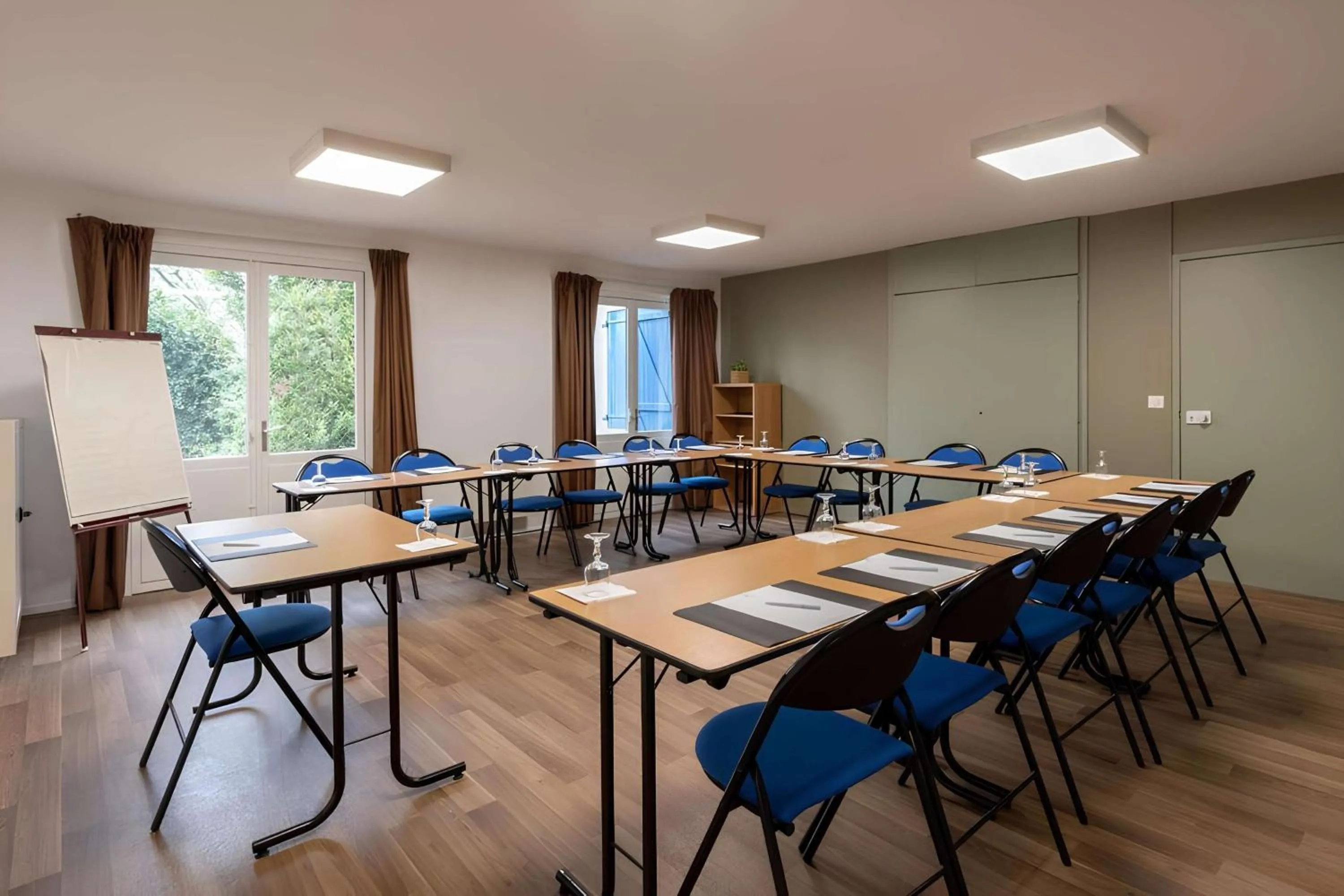 Meeting/conference room in Sure Hotel by Best Western Plaisir