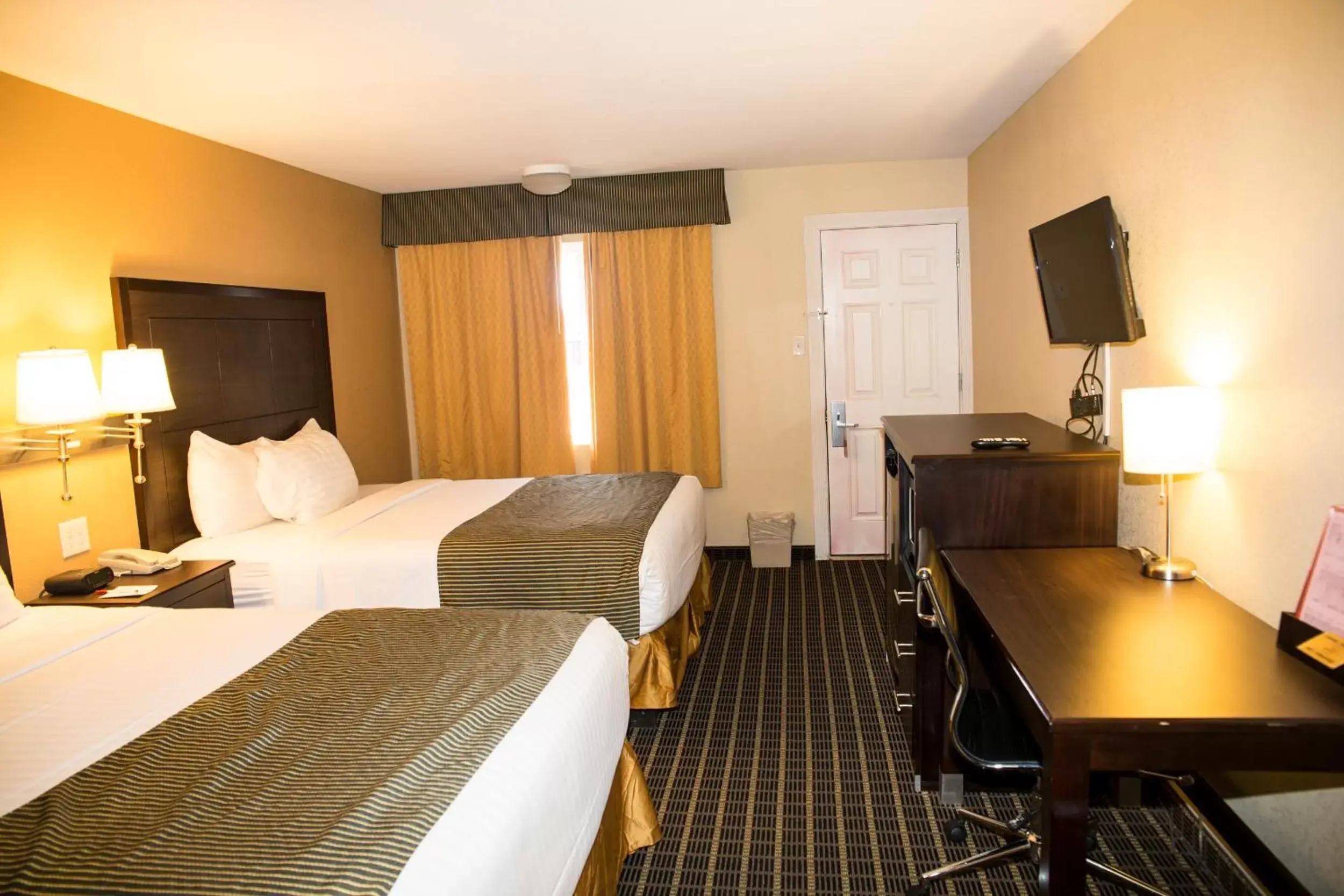 Photo of the whole room, Bed in Ramada by Wyndham Flagstaff East Photo of the whole room, Bed in Ramada by Wyndham Flagstaff East