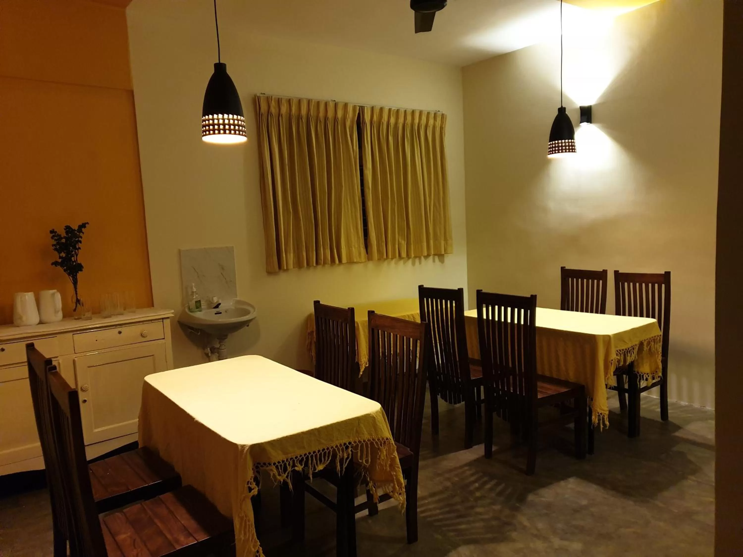 Restaurant/Places to Eat in Shiva Rest Katharagama