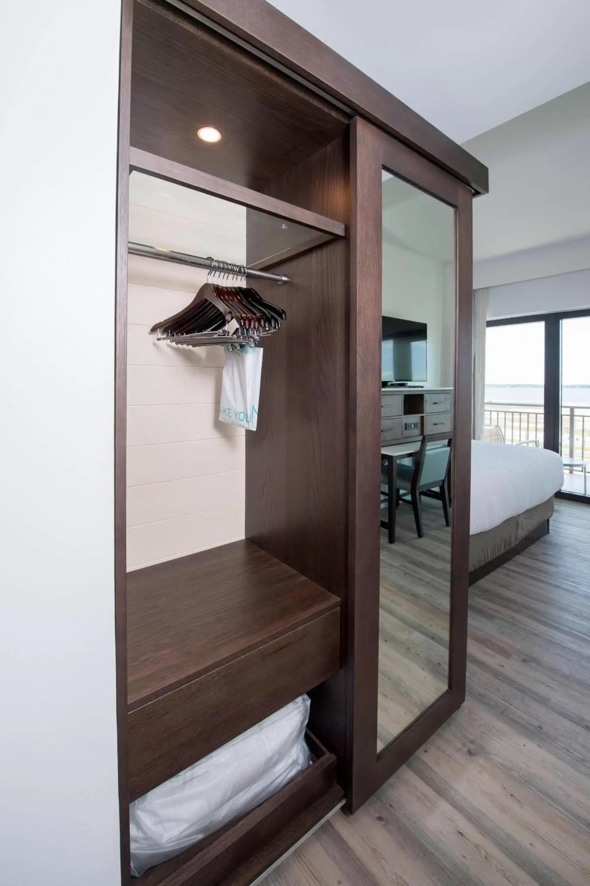 Bedroom, TV/Entertainment Center in SpringHill Suites by Marriott Navarre Beach
