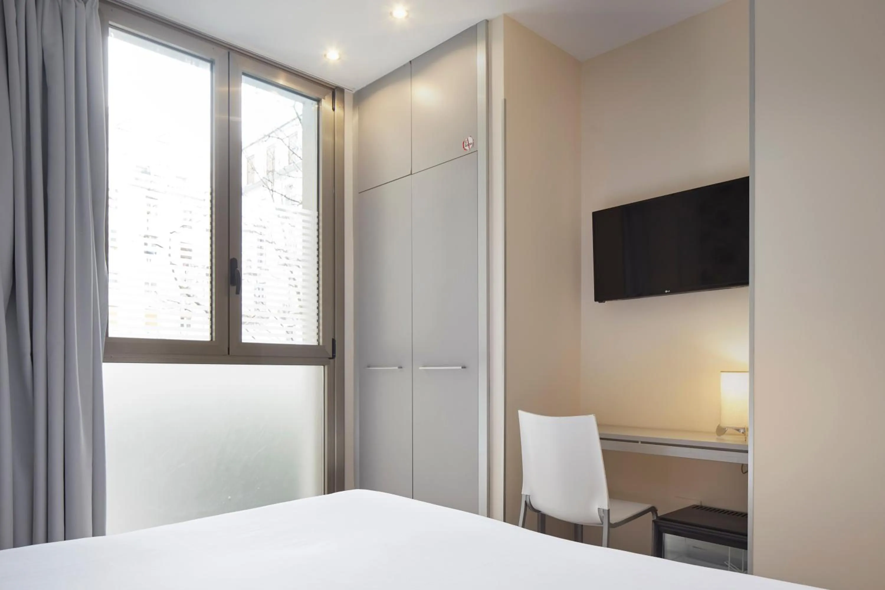 hair dresser, Bed in Welcome Gros Hotel