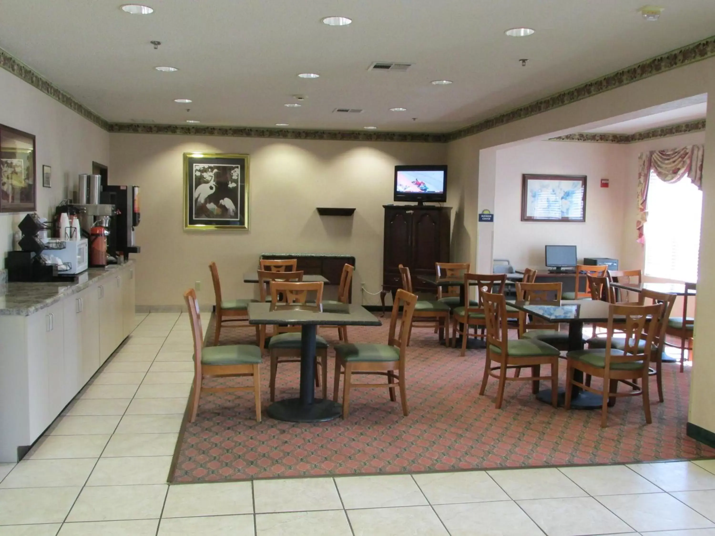 Restaurant/Places to Eat in Days Inn by Wyndham Jefferson City