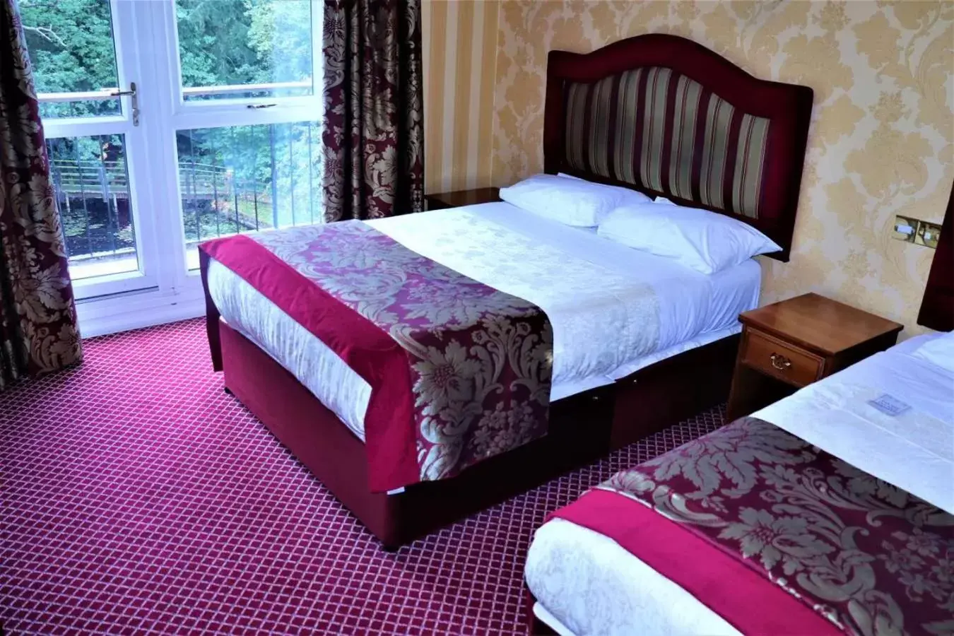 Photo of the whole room, Bed in Buckatree Hall Hotel