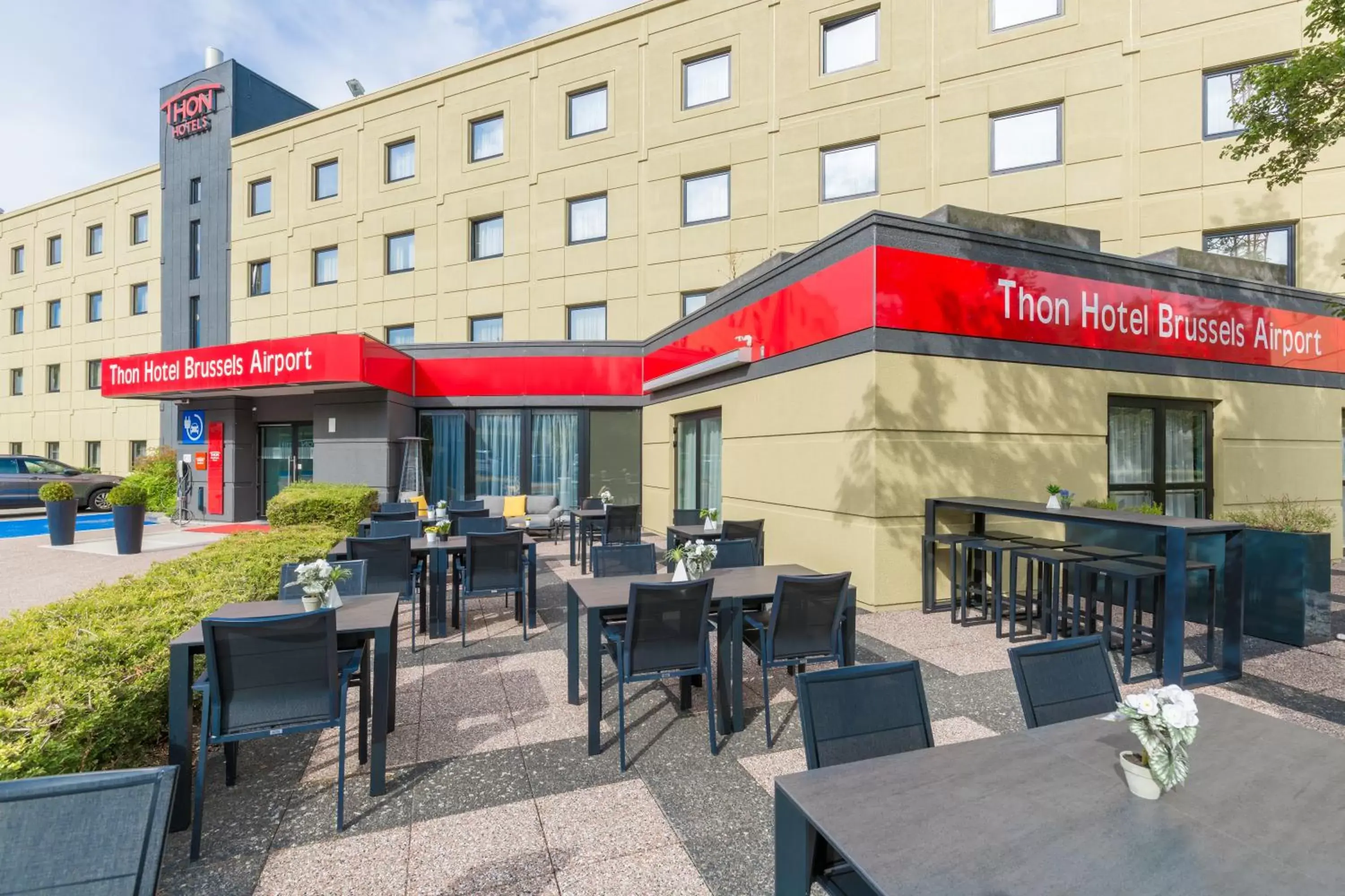 Balcony/Terrace, Restaurant/Places to Eat in Thon Hotel Brussels Airport