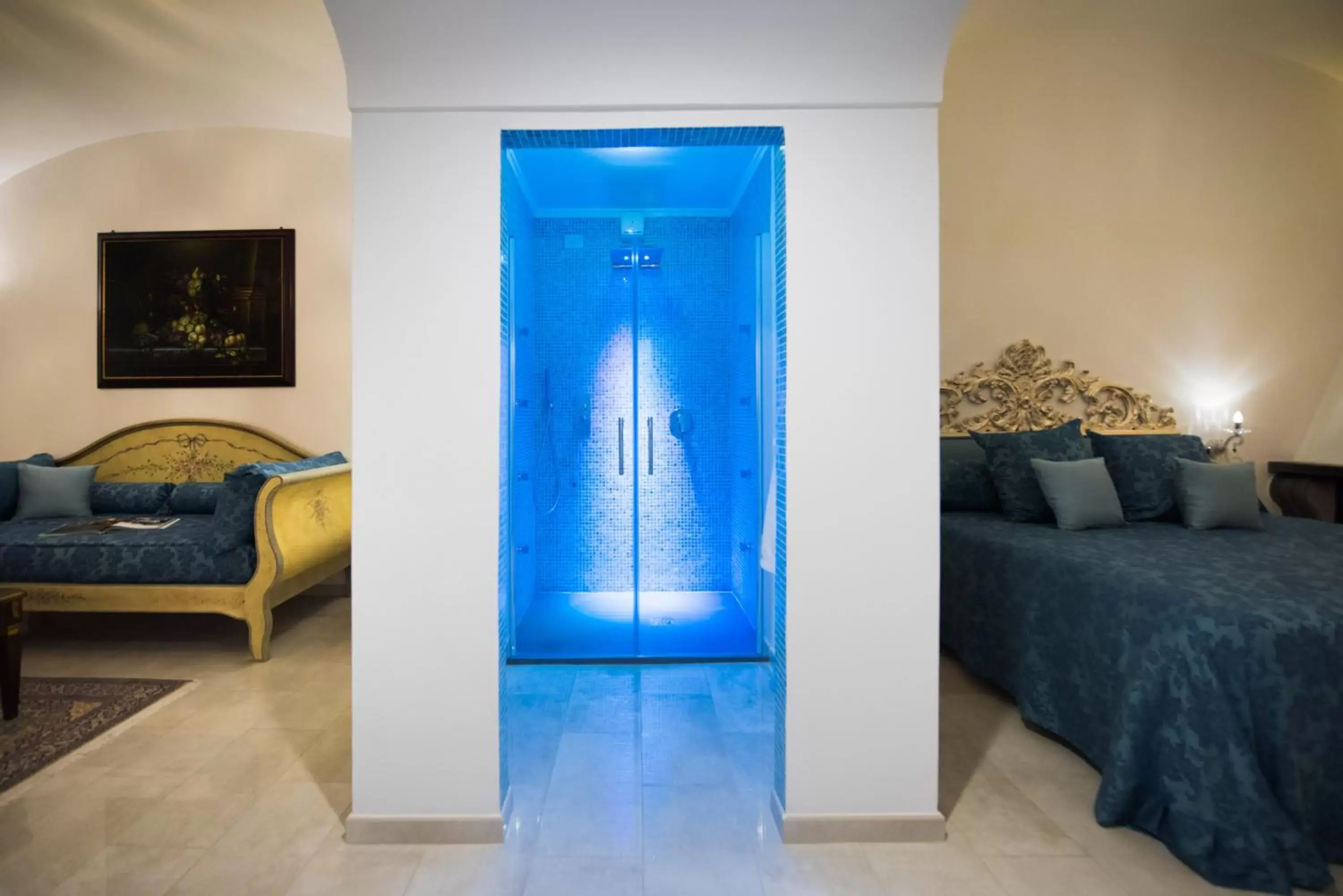 Bathroom, Swimming Pool in Hotel Villa Gabrisa