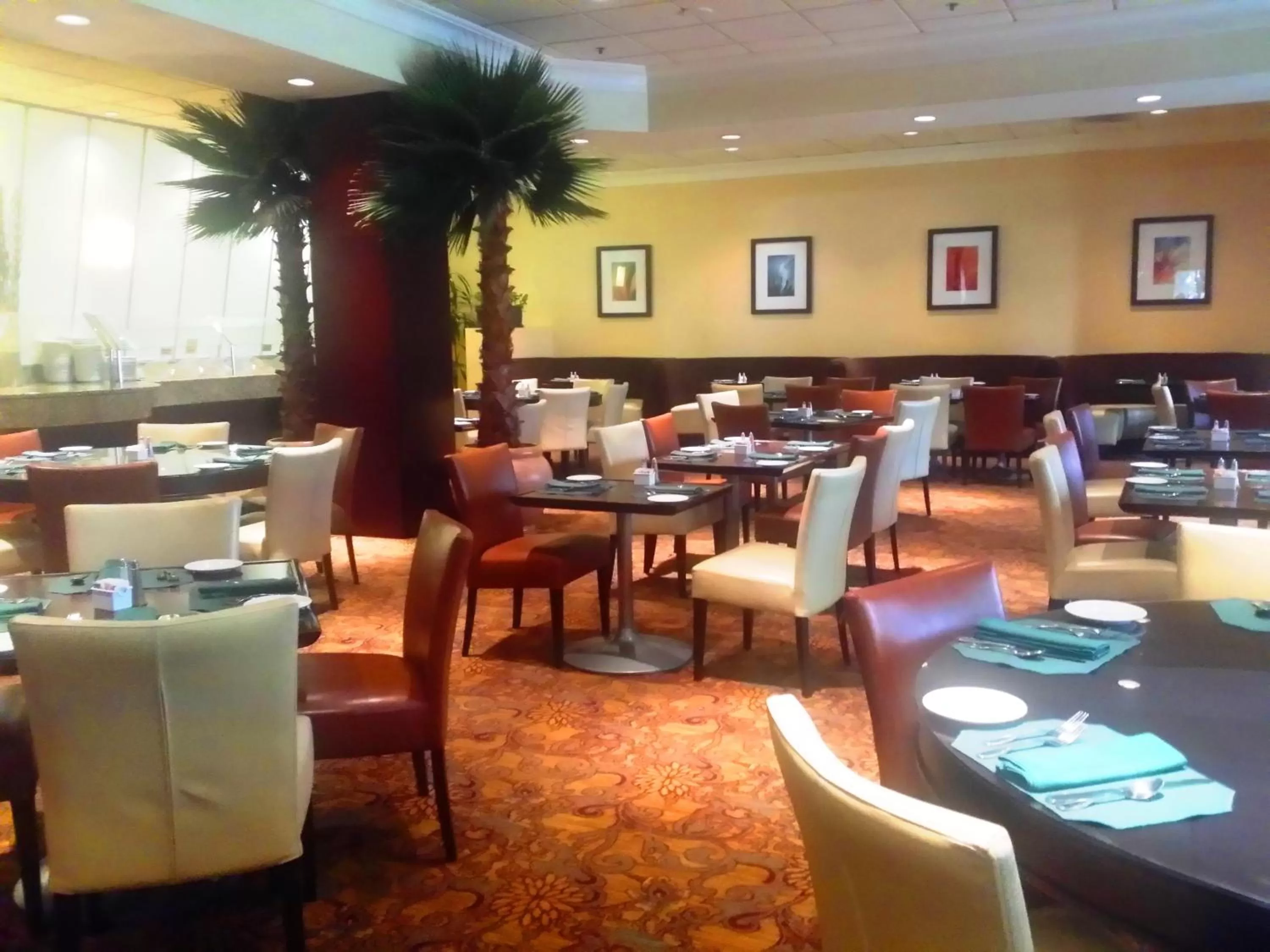 Restaurant/places to eat in Anaheim Majestic Garden Hotel