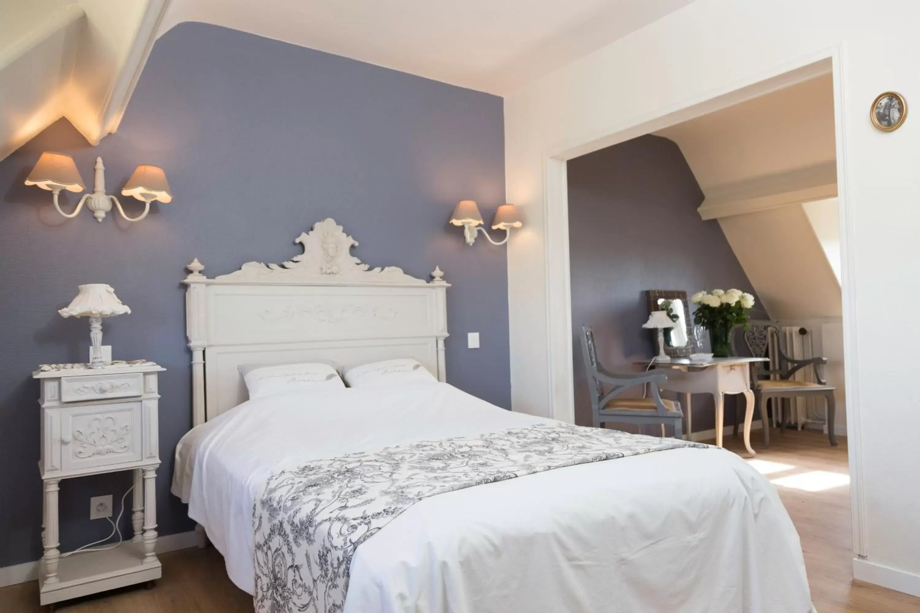 Photo of the whole room, Bed in La Villa Les Mots Passants