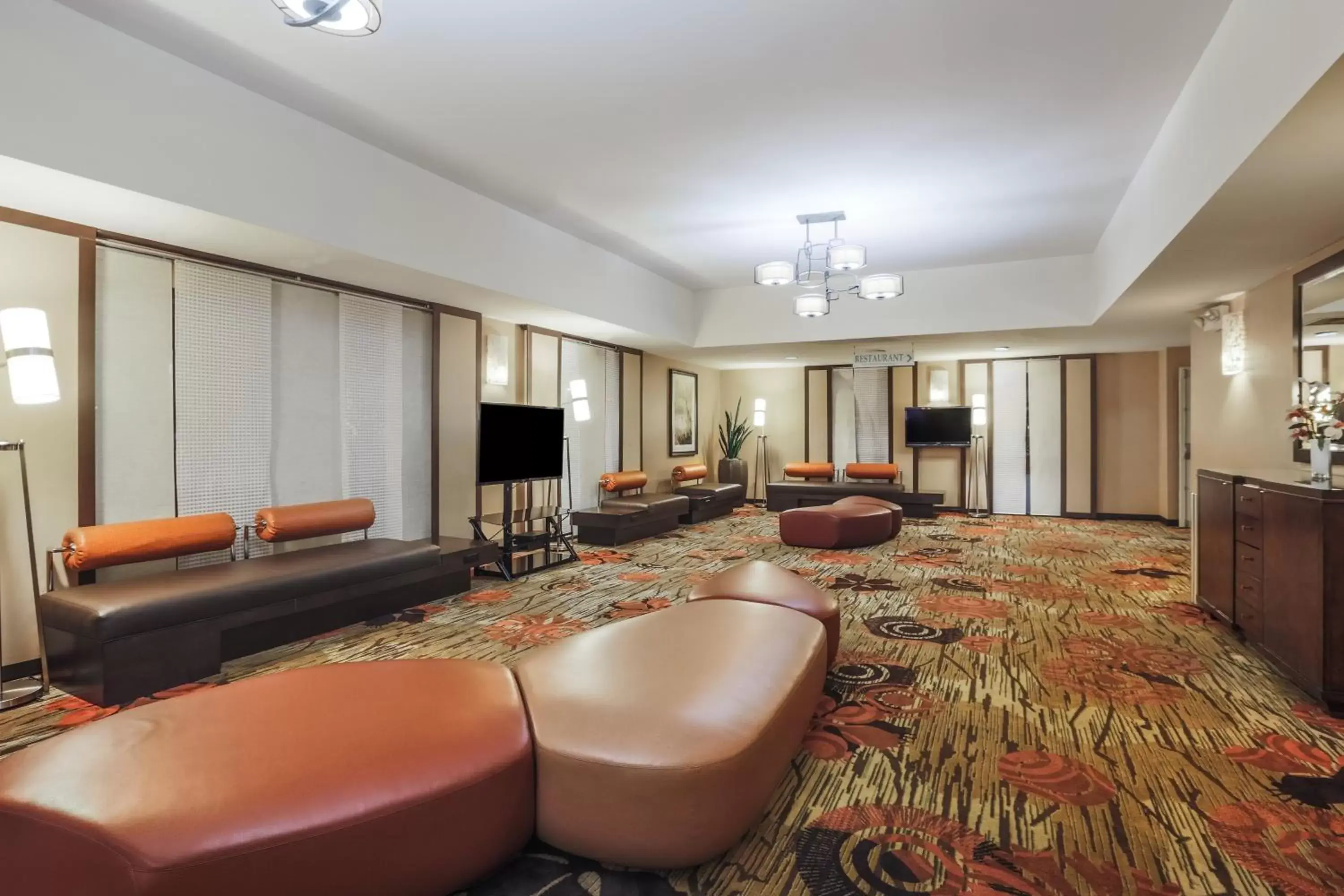 Lobby or reception, Seating Area in Holiday Inn Dublin - Pleasanton, an IHG Hotel