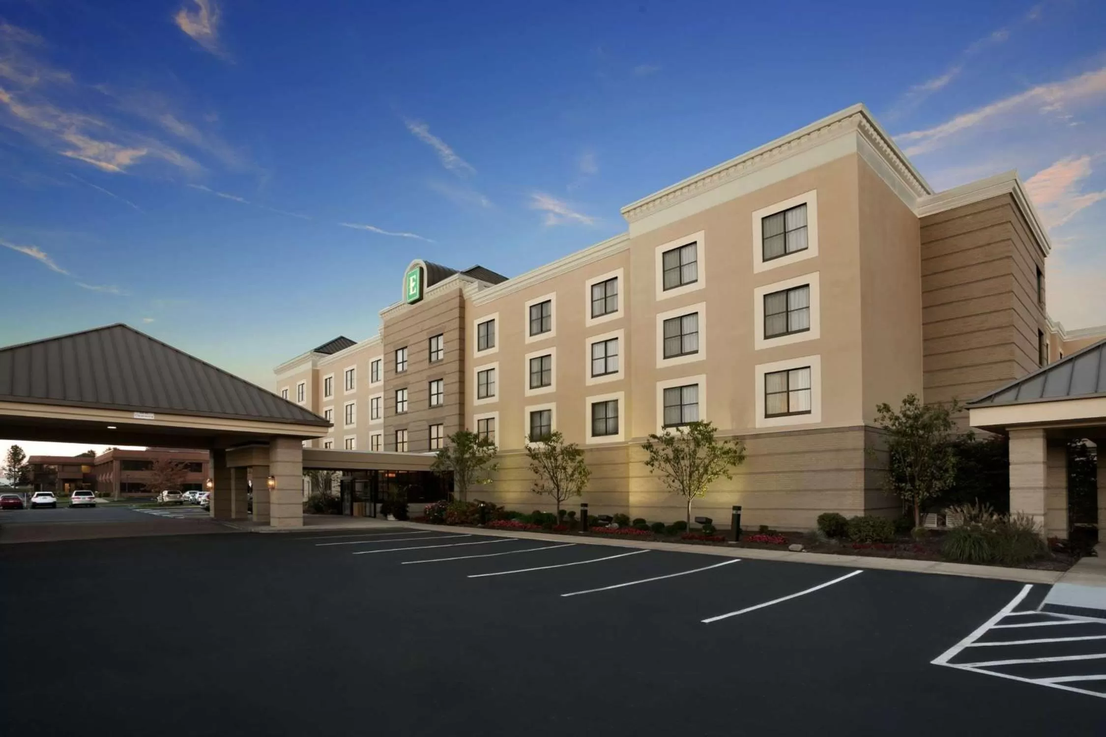Property building in Embassy Suites Cleveland - Beachwood