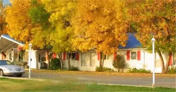 Property Building in Bluebird Motel