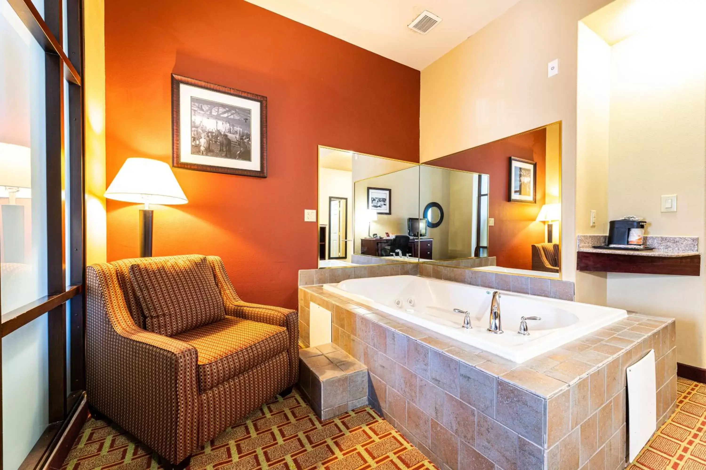 King Suite with Whirlpool in Comfort Suites - Lake Worth