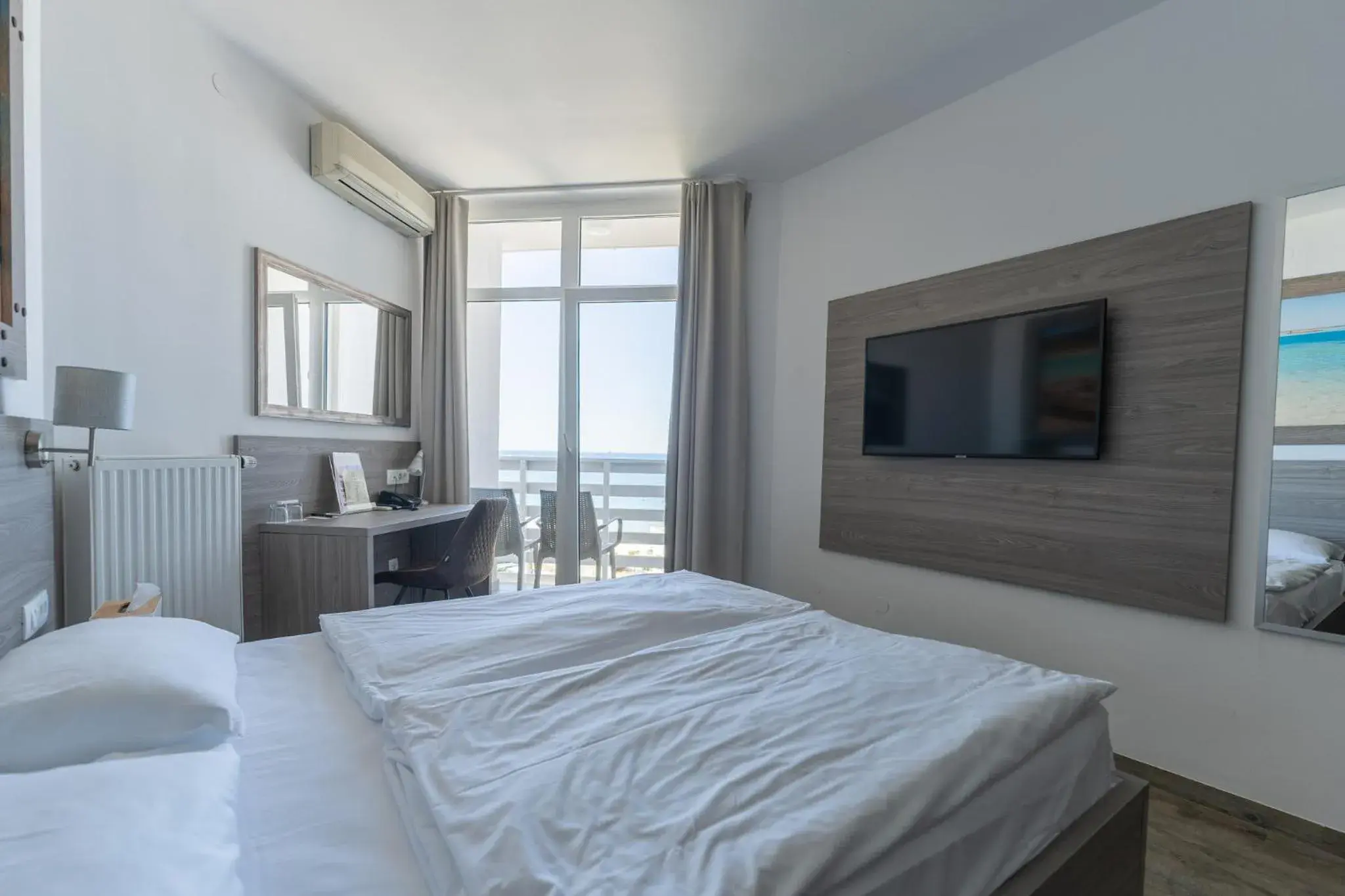 TV and multimedia, Bed in Barbara Piran Beach Hotel