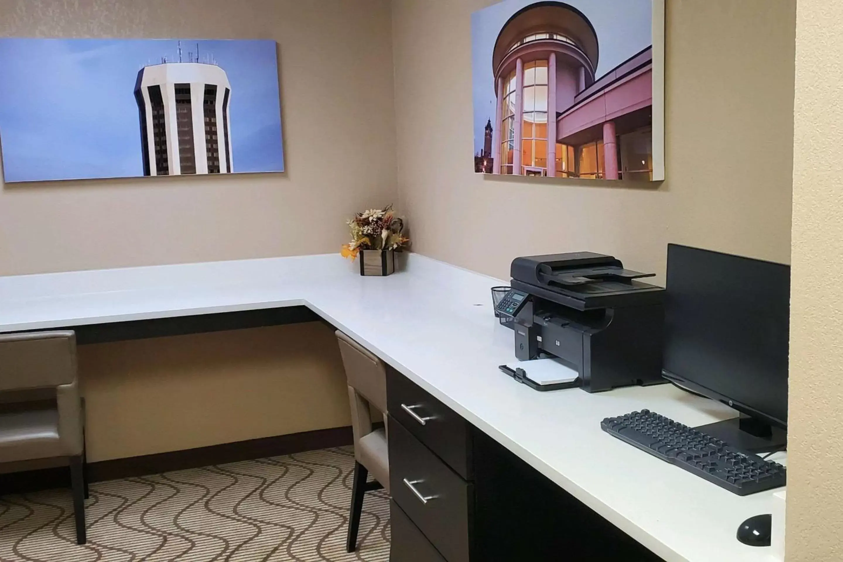 Business facilities, Kitchen/Kitchenette in Comfort Inn & Suites Decatur-Forsyth