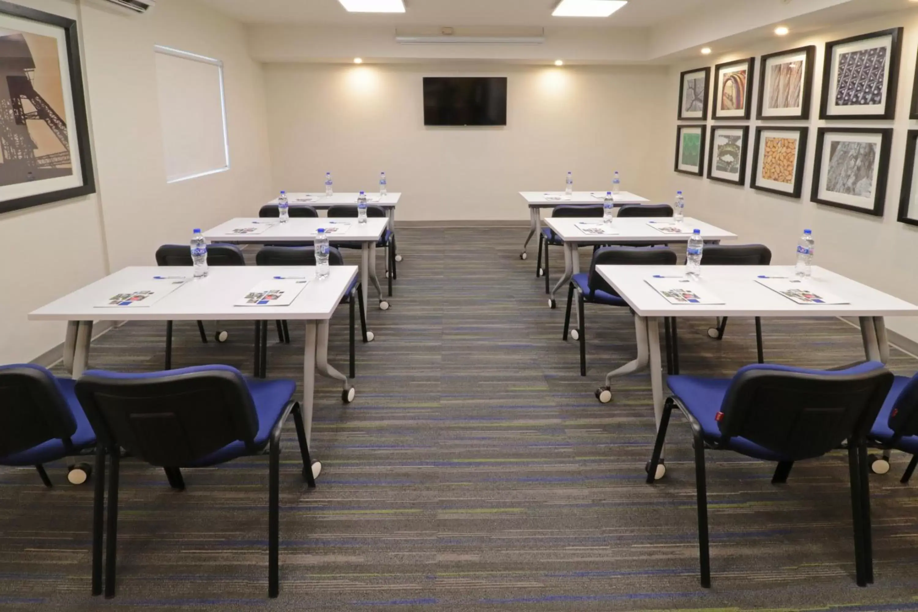 Meeting/conference room in Holiday Inn Express Piedras Negras, an IHG Hotel