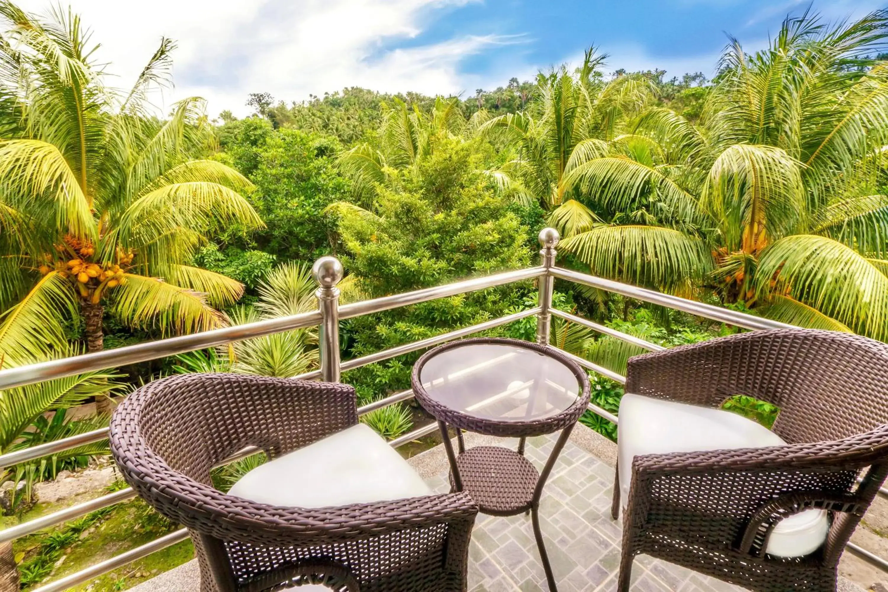 Premium Deluxe Suite - Garden View in Edgewater Dive & Spa Resort
