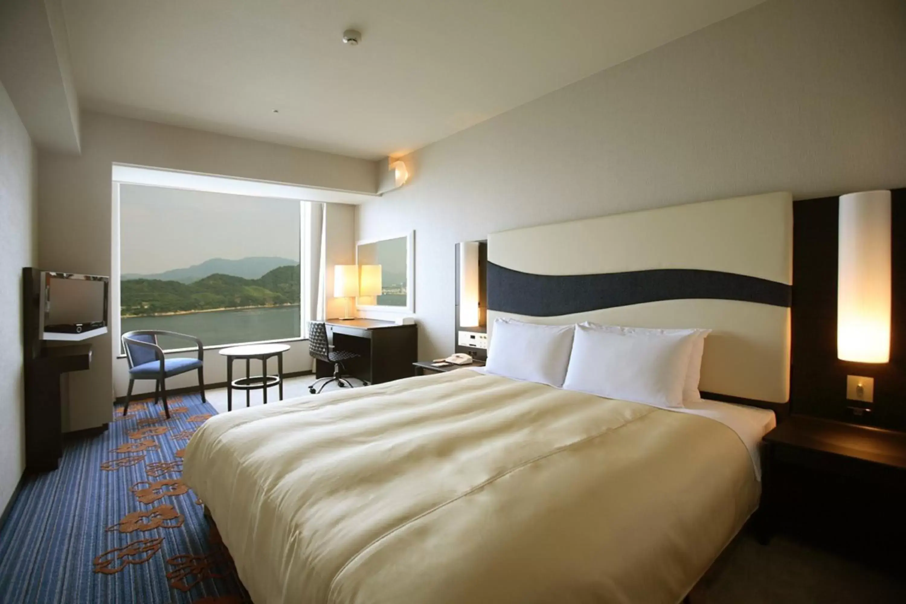 Bedroom, Bed in Grand Prince Hotel Hiroshima