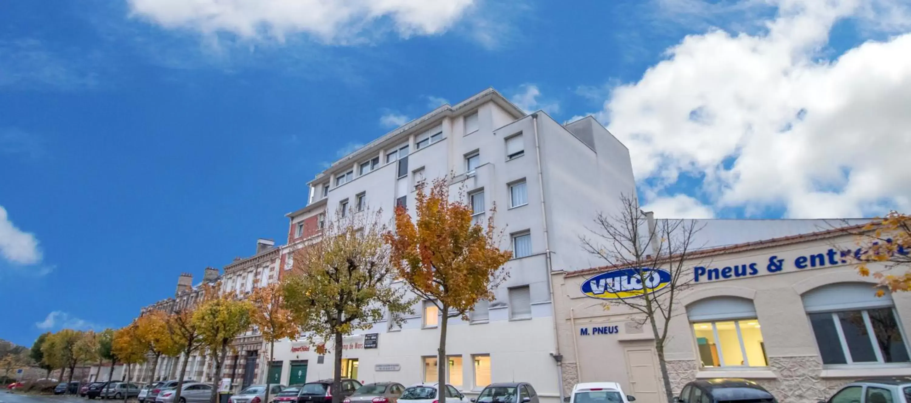 Property Building in KOSY Appart'hôtel Le Champ De Mars Reims