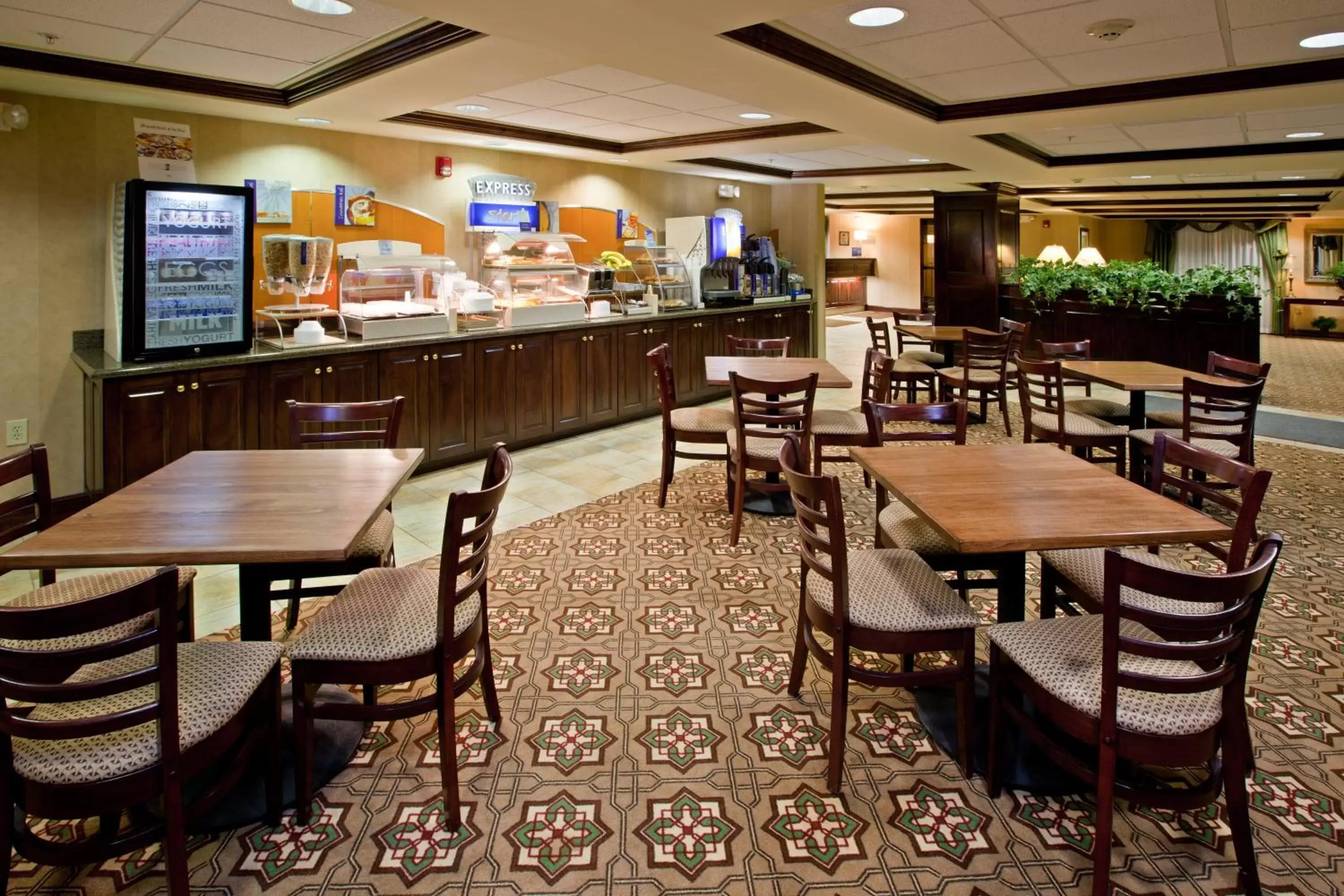 Breakfast, Restaurant/Places to Eat in Holiday Inn Express Lebanon, an IHG Hotel