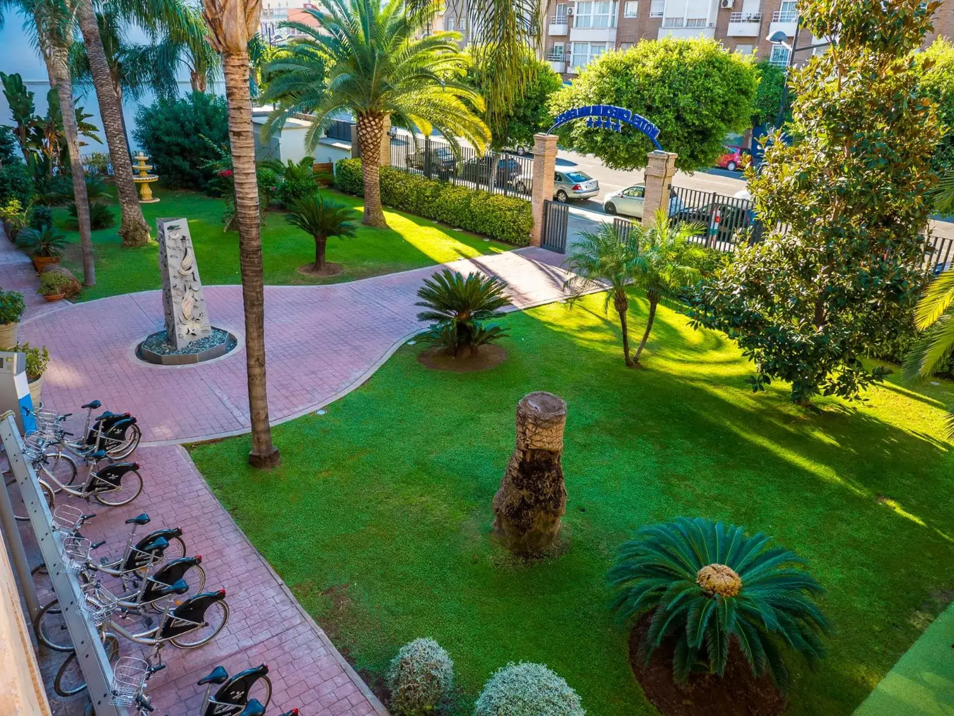 Garden, Pool View in DWO Valencia