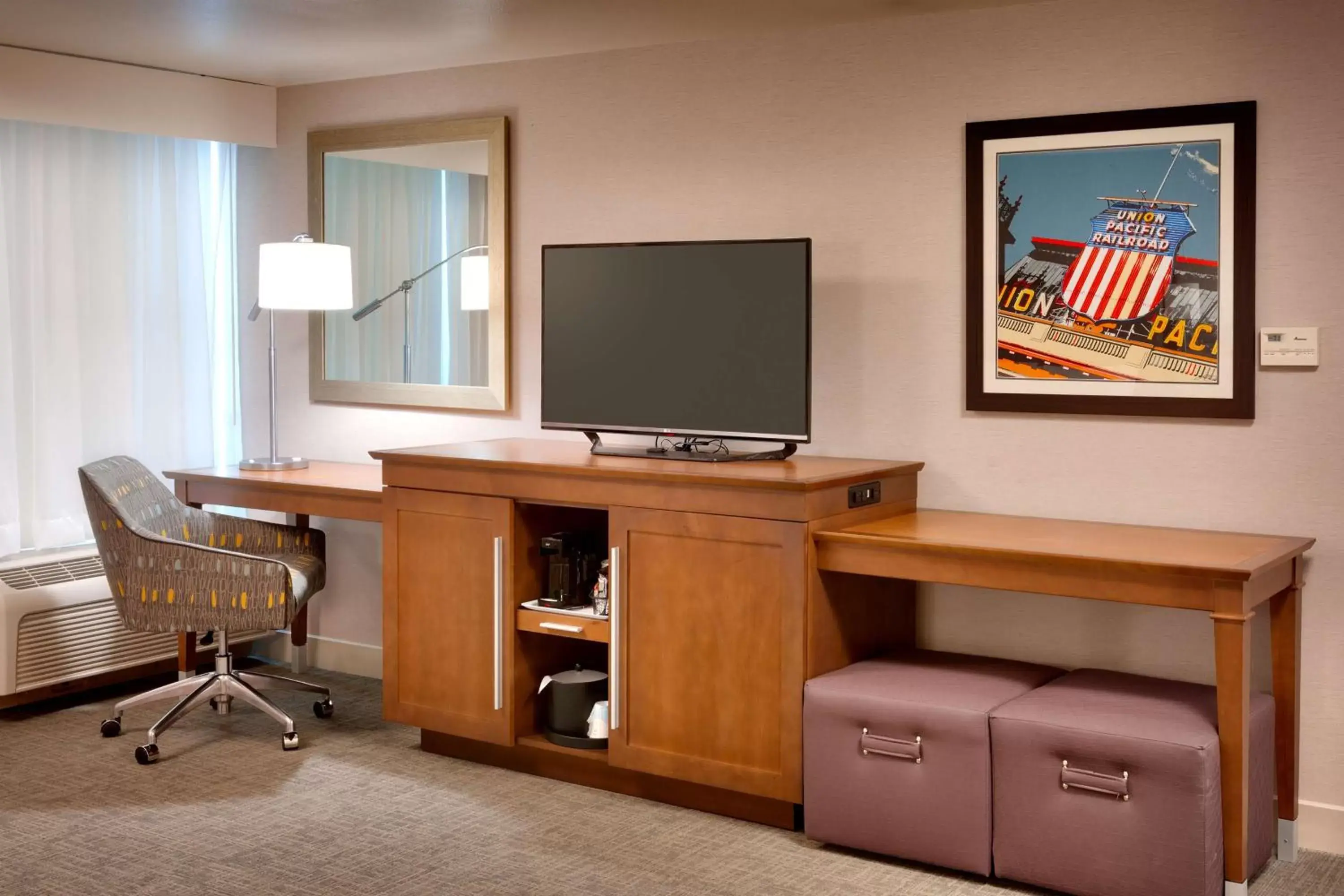 Bedroom, TV/Entertainment Center in Hampton Inn Salt Lake City Downtown