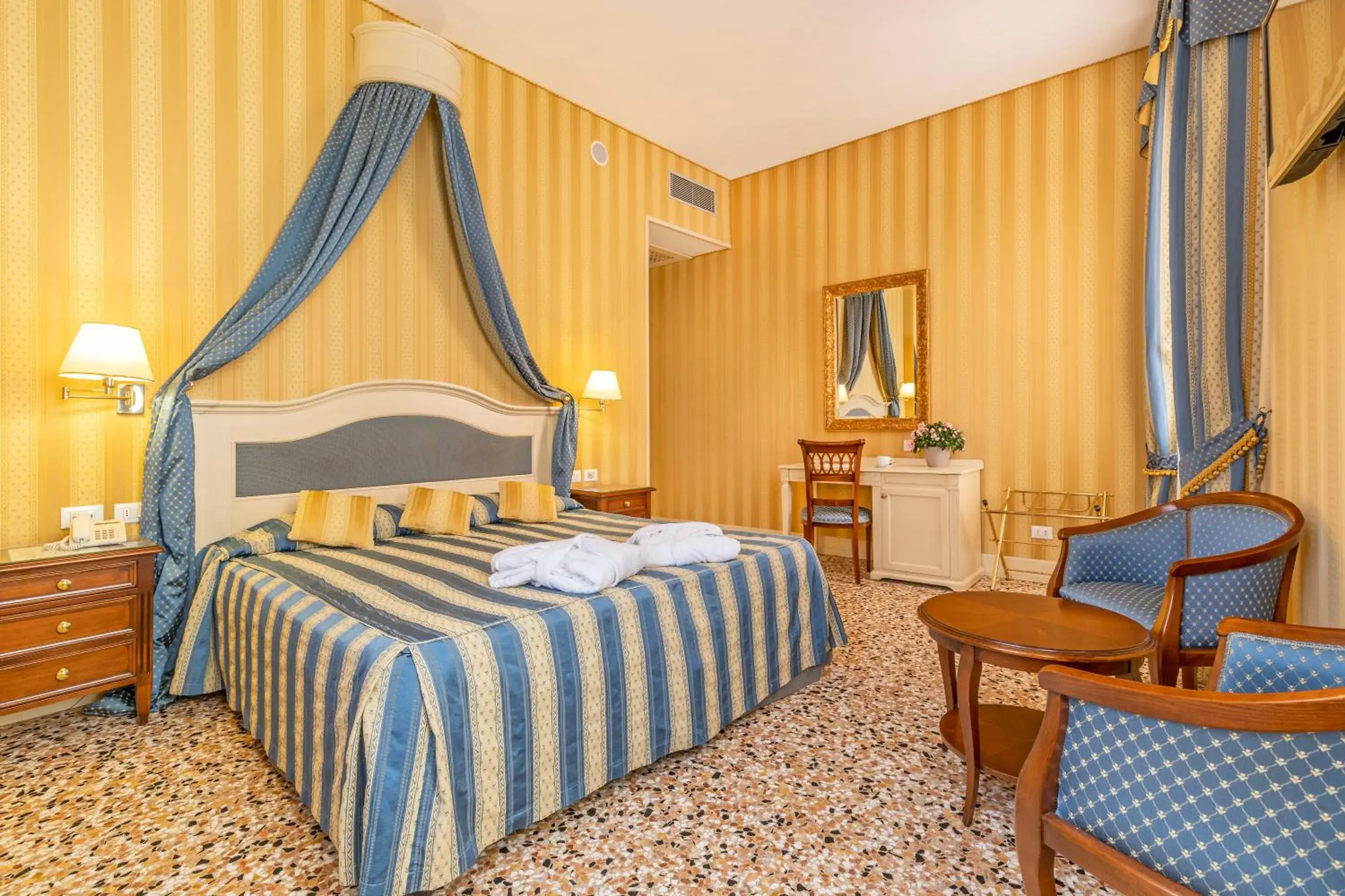 Photo of the whole room, Bed in Hotel Bella Venezia