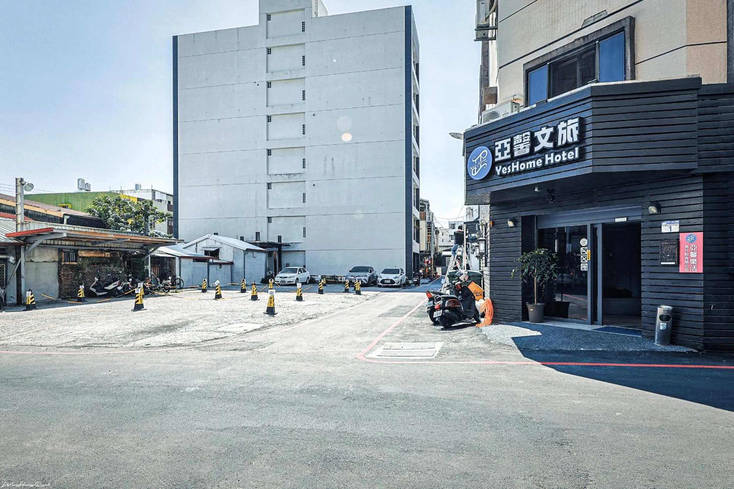 Property building in 亞馨文旅 近東大門夜市 有免費停車場 可自助入住