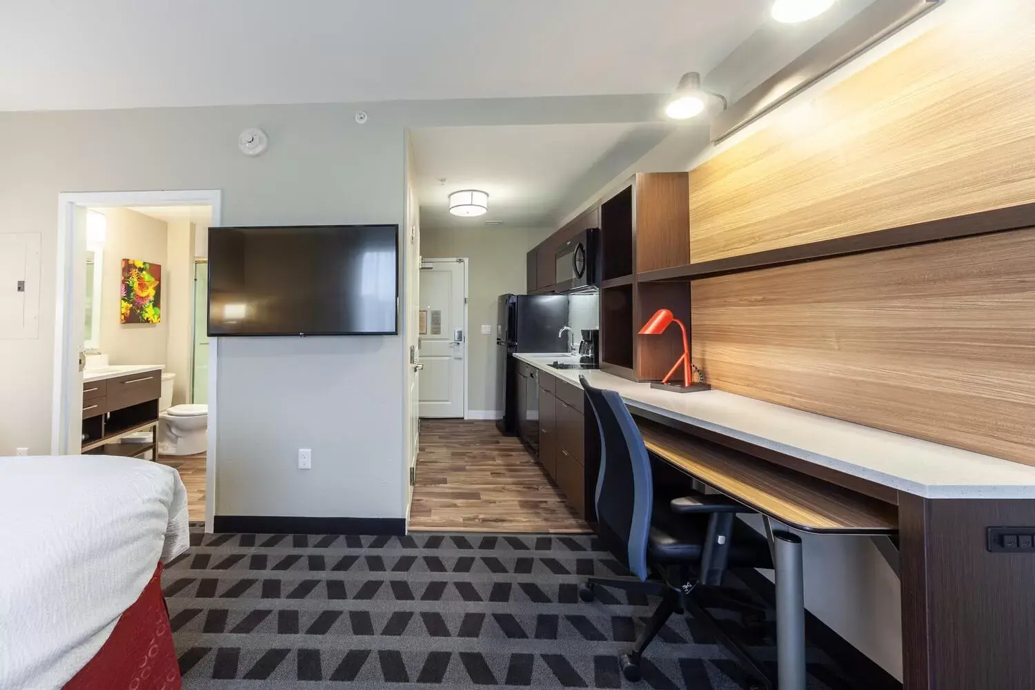 Bedroom, TV/Entertainment Center in TownePlace Suites by Marriott Front Royal